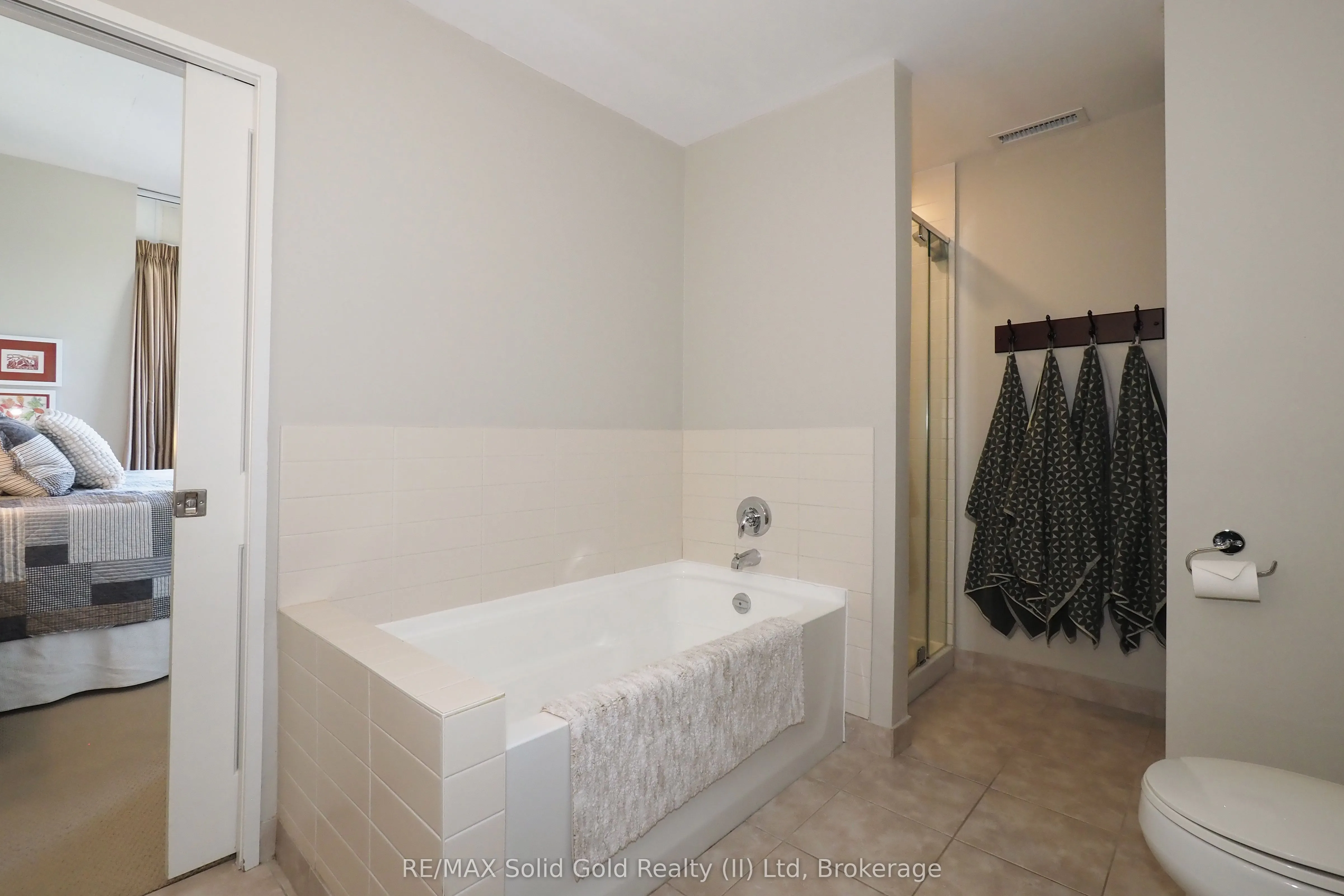 191 King Street S, #402