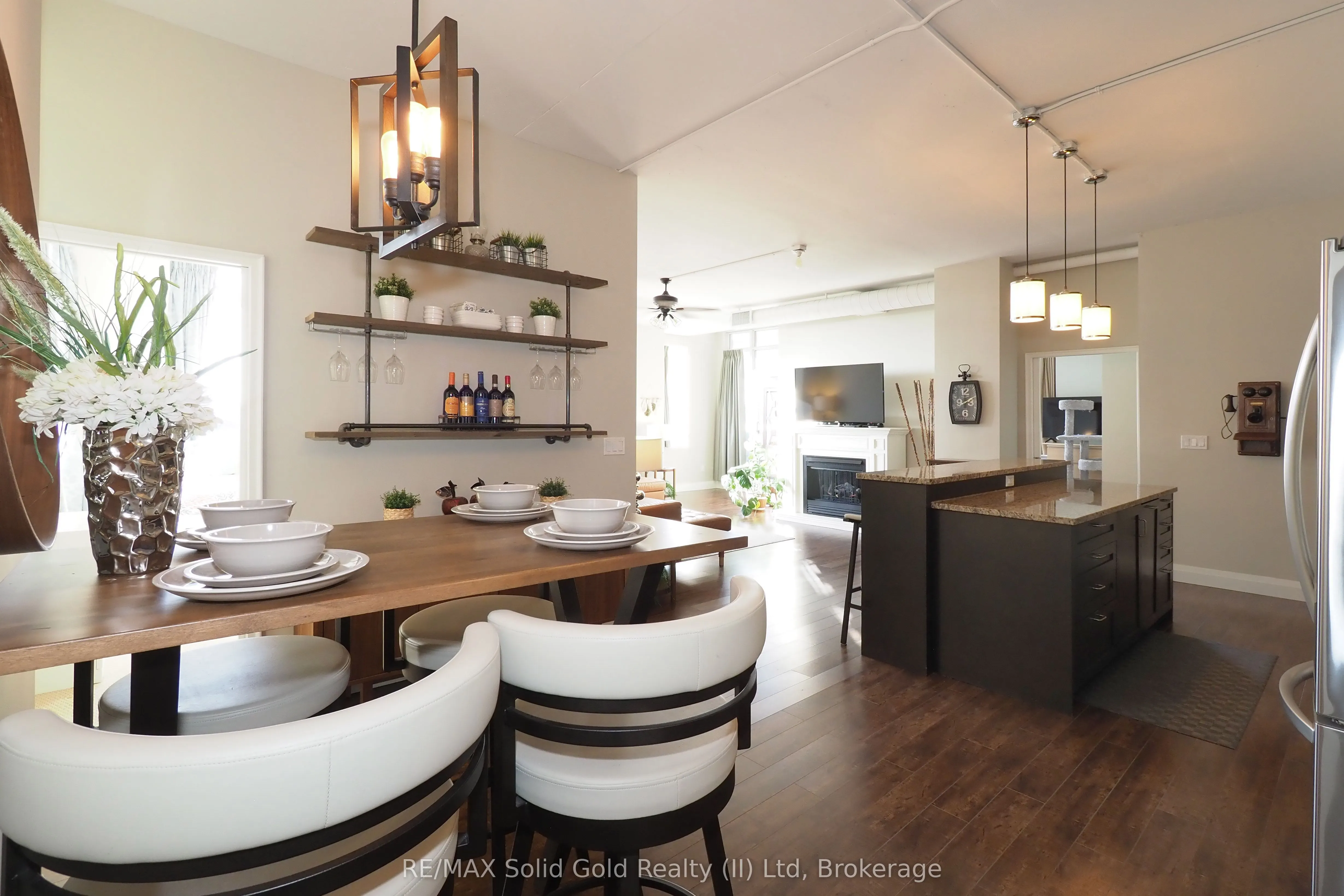191 King Street S, #402