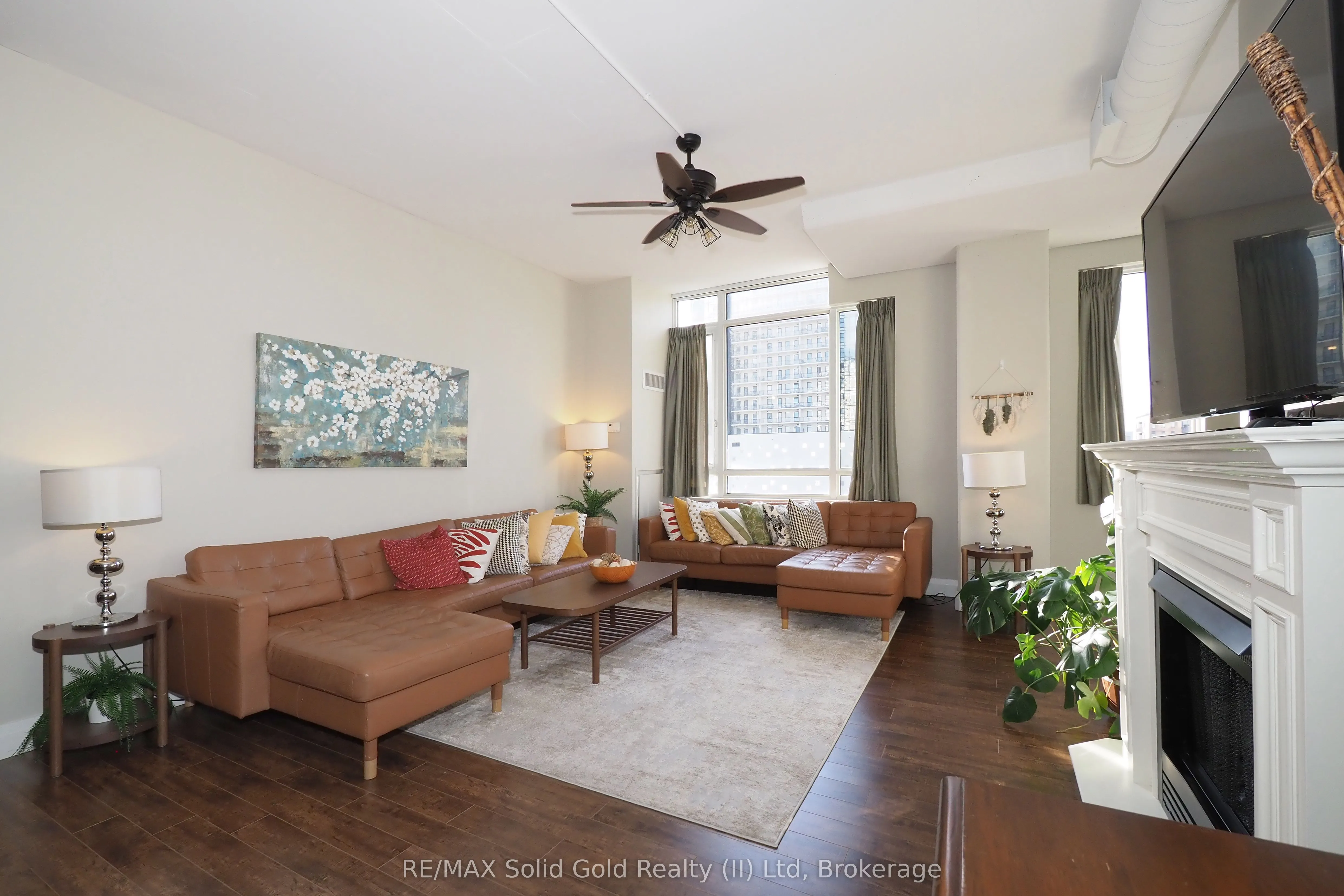 191 King Street S, #402