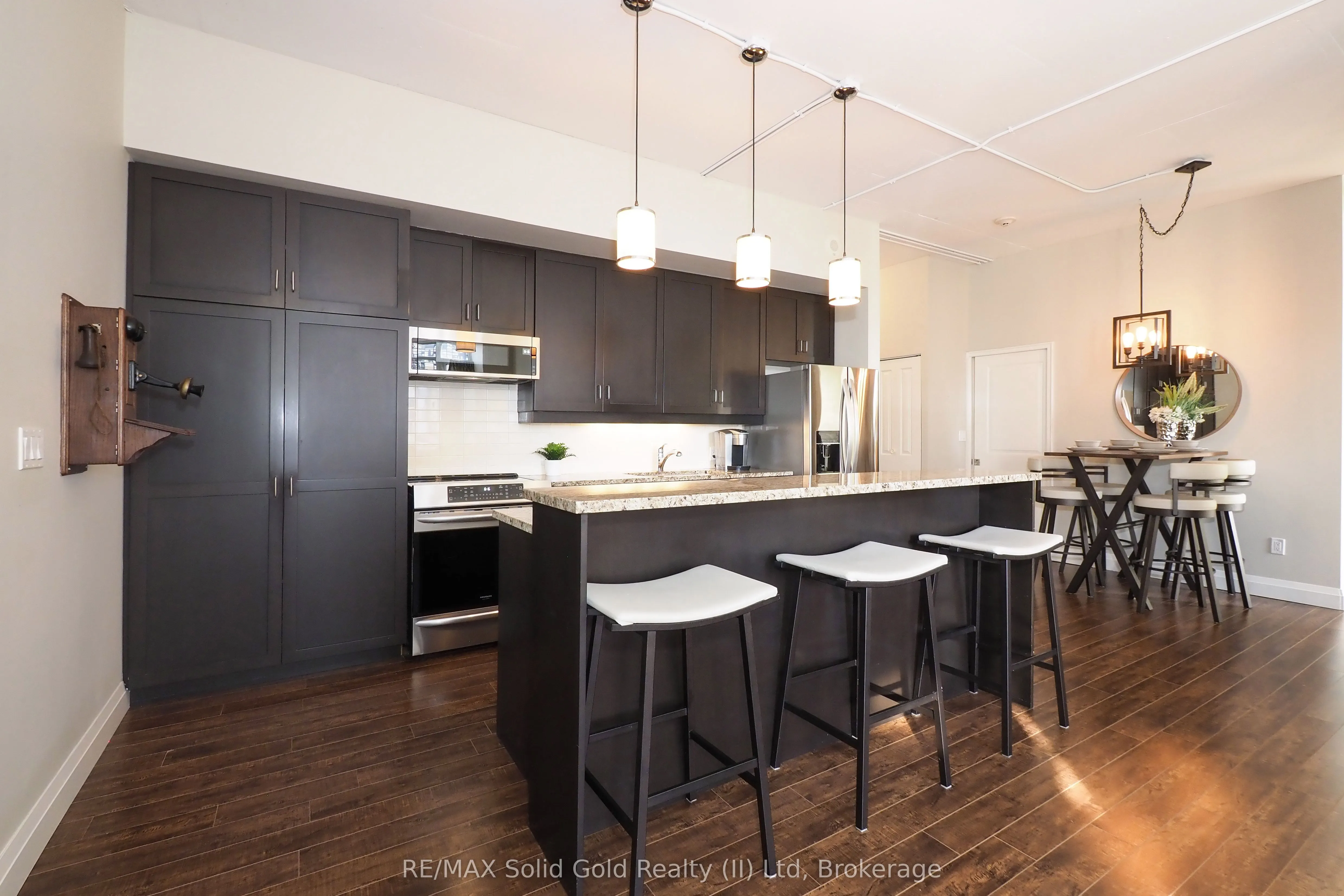 191 King Street S, #402