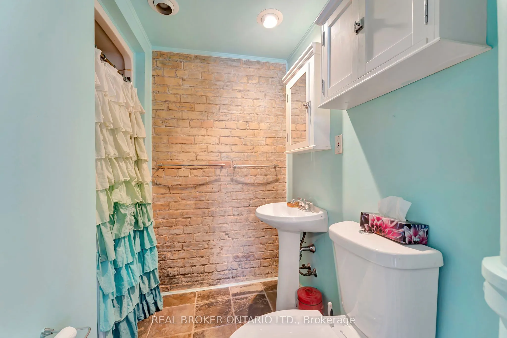 16 Stover Street S