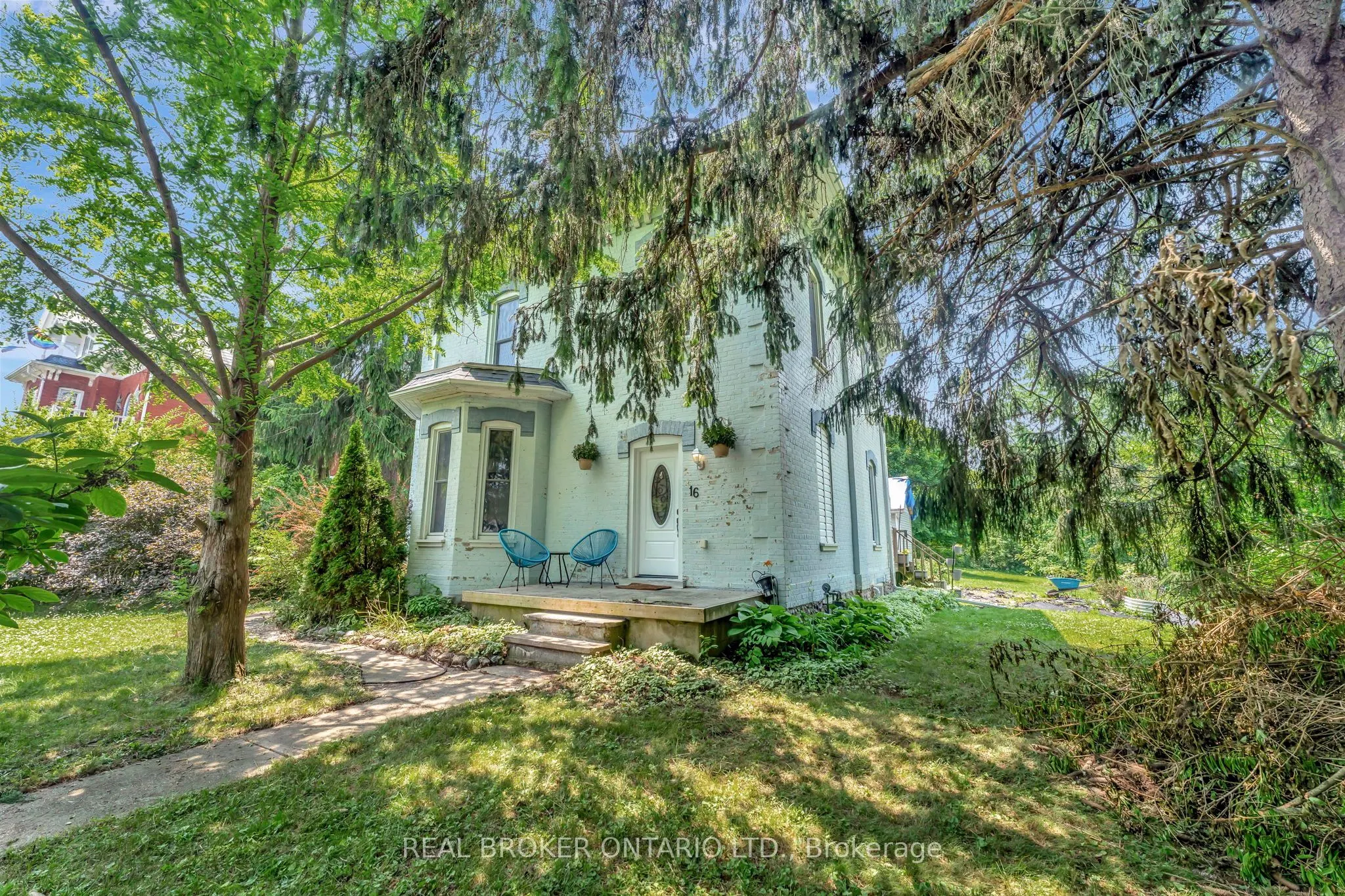 16 Stover Street S