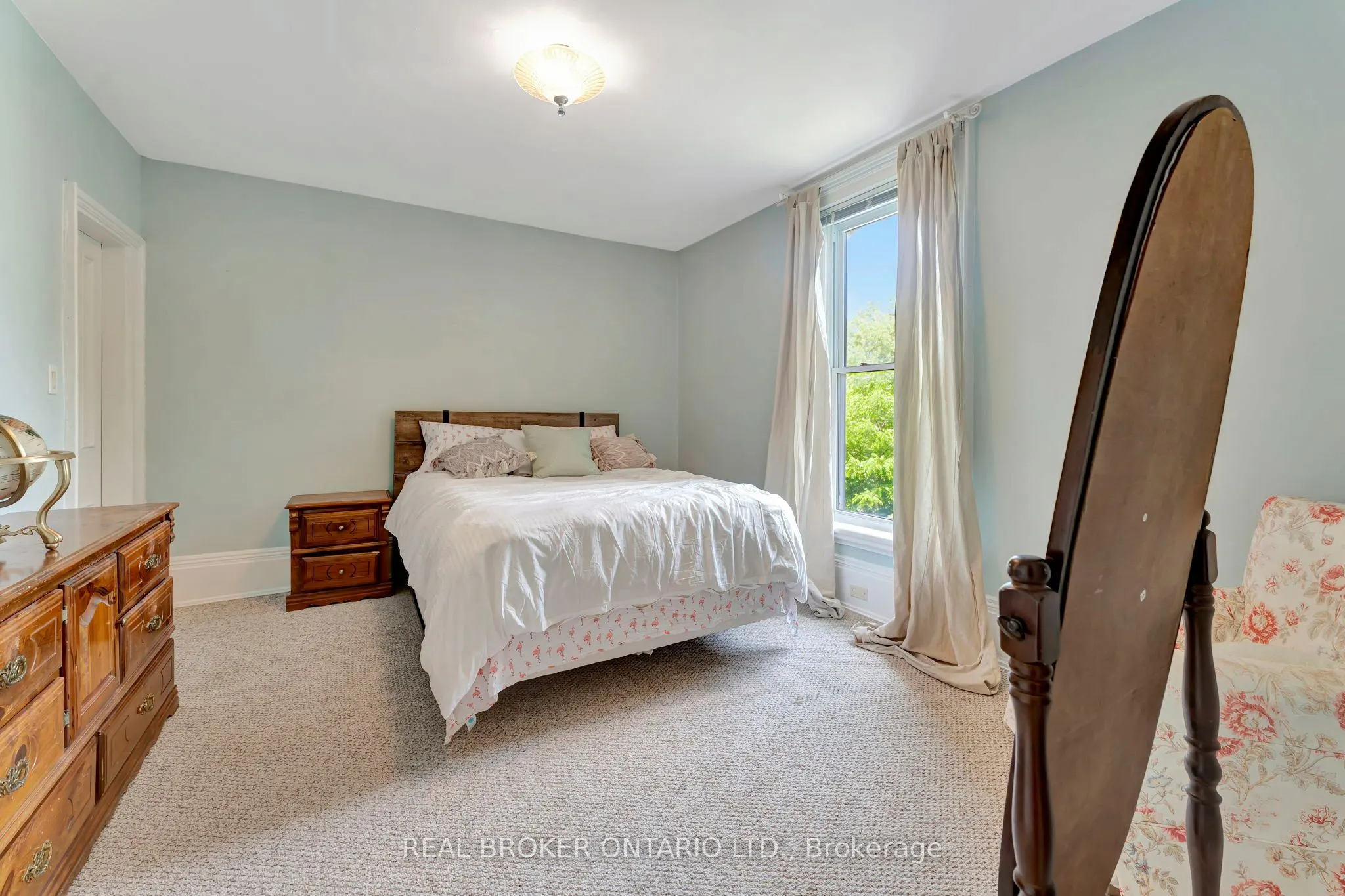 16 Stover Street S
