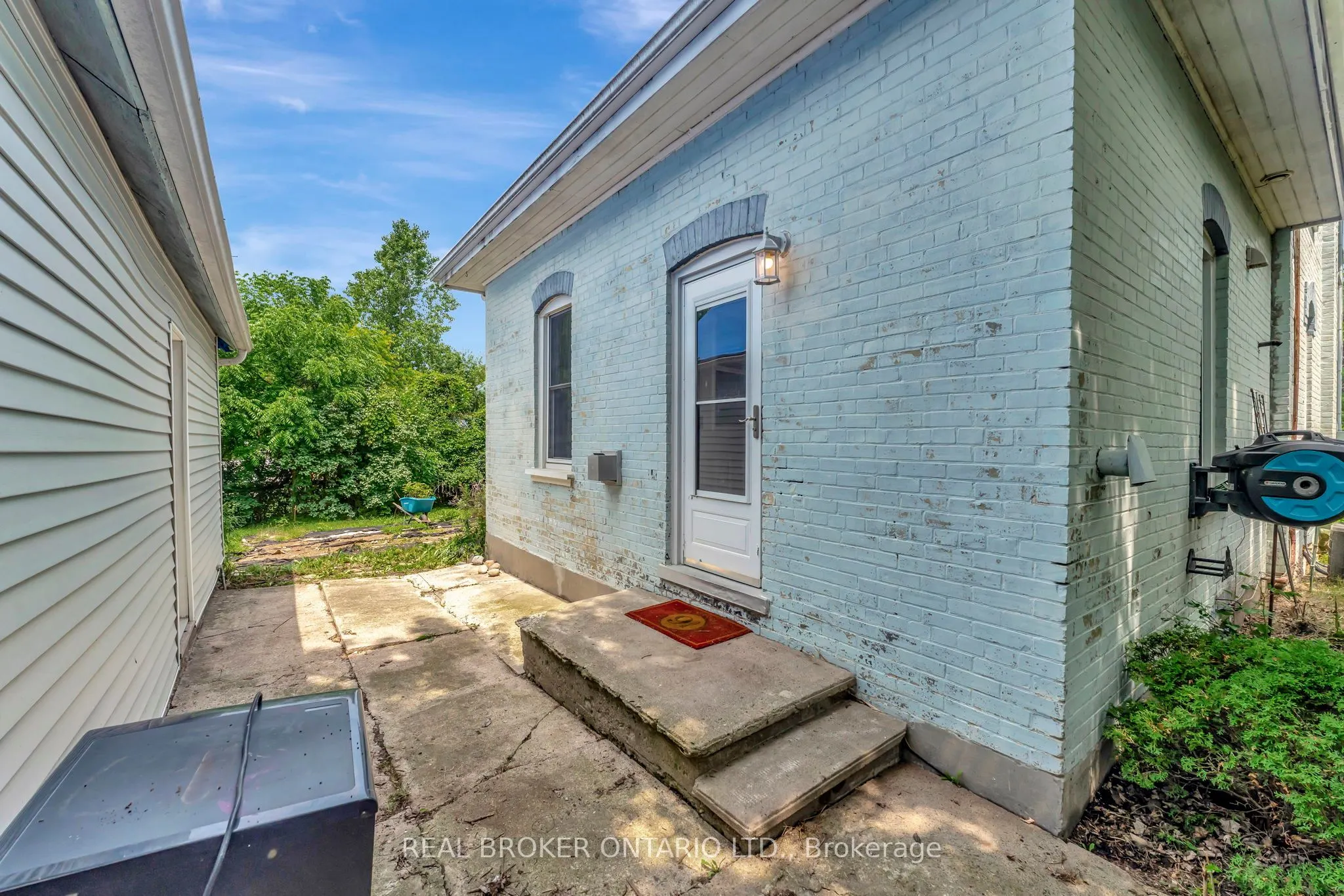 16 Stover Street S