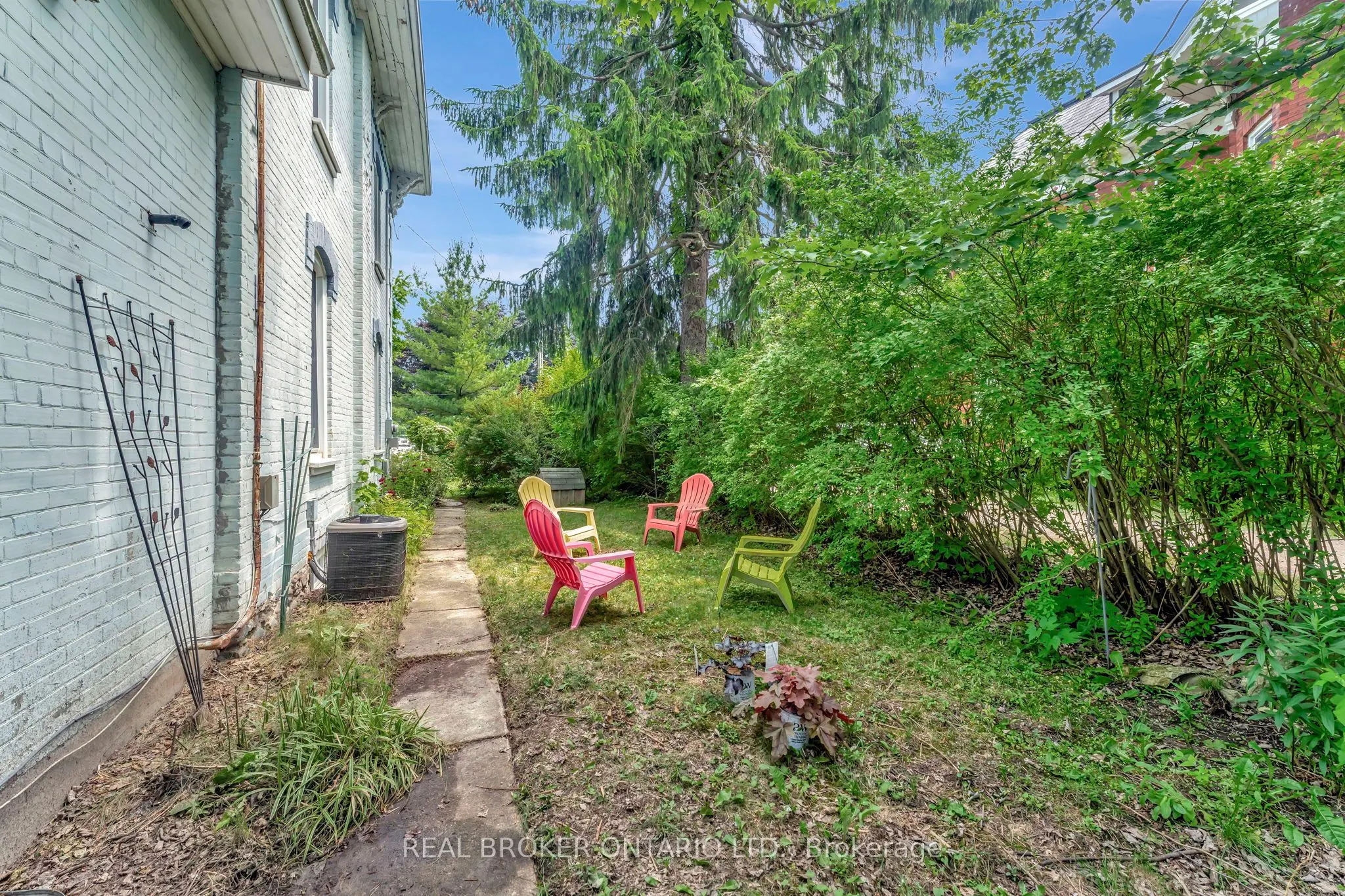 16 Stover Street S