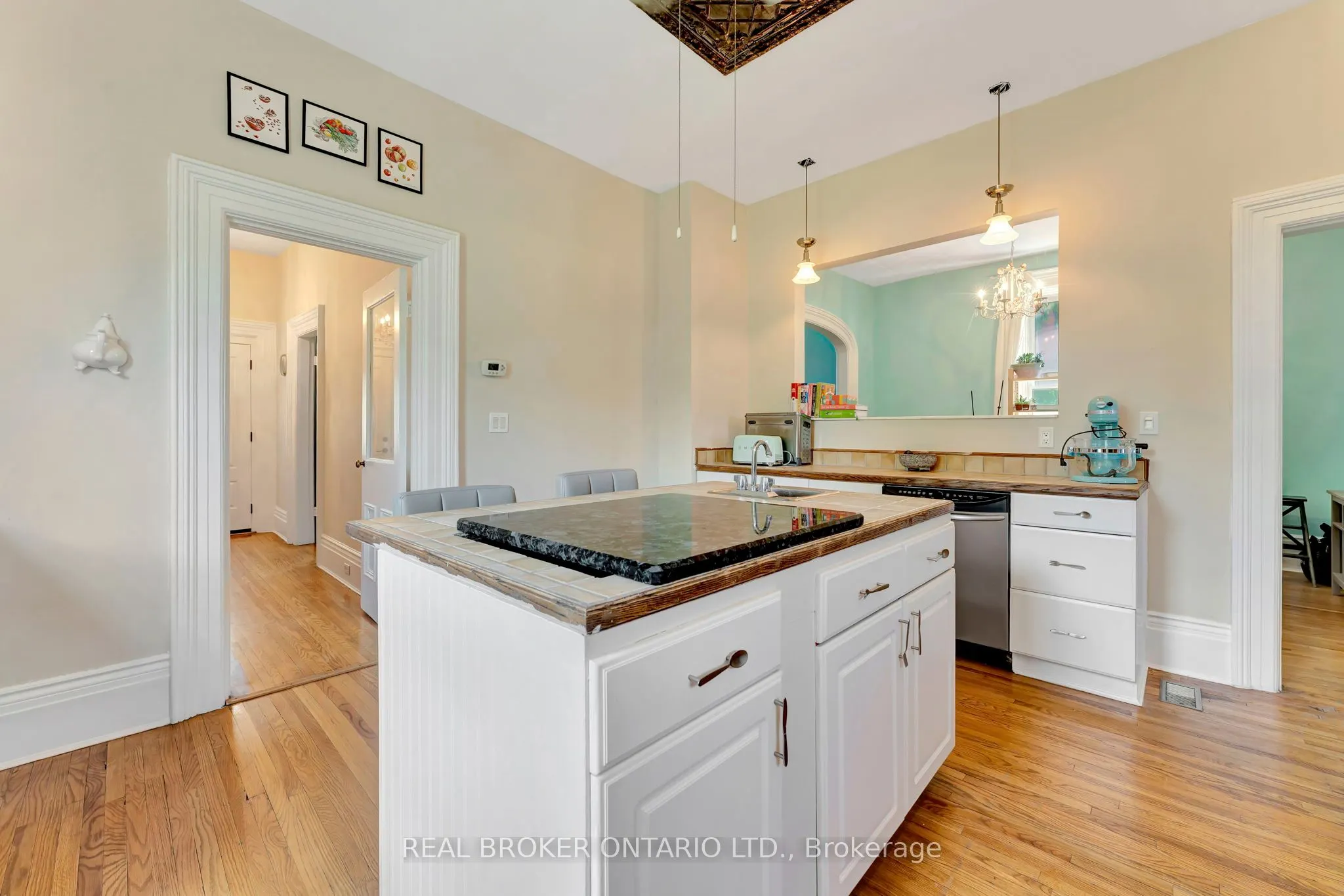 16 Stover Street S