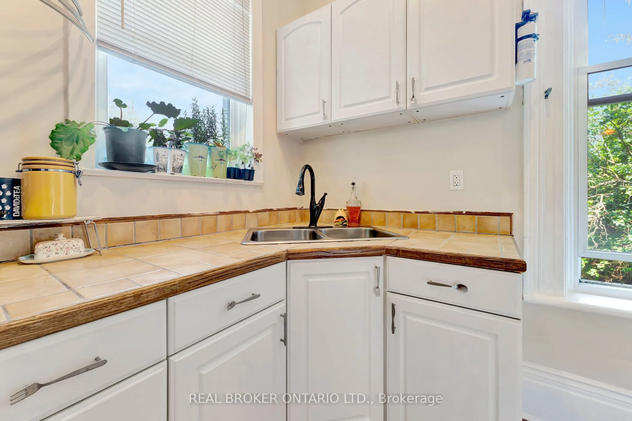 16 Stover Street S