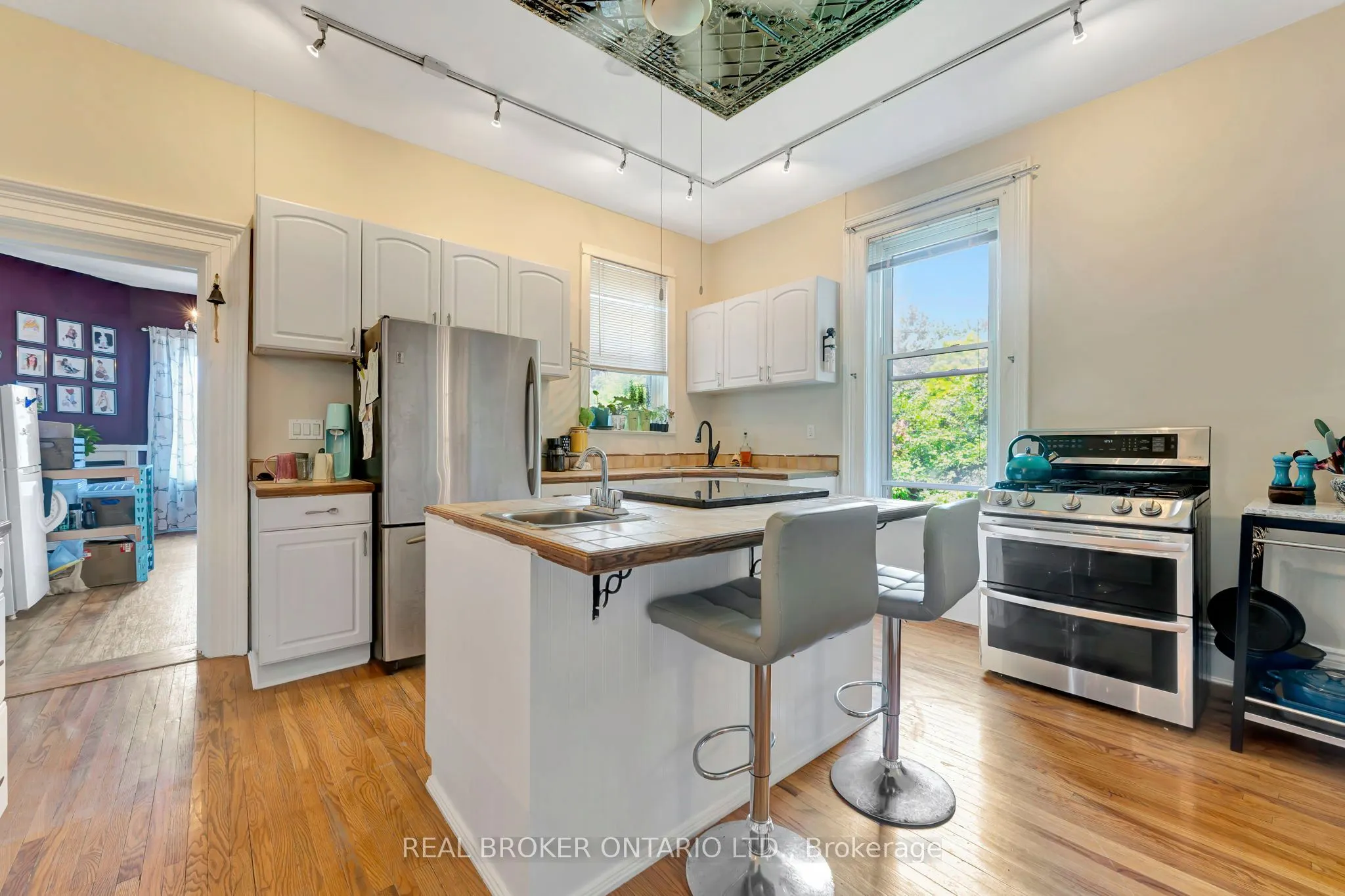 16 Stover Street S