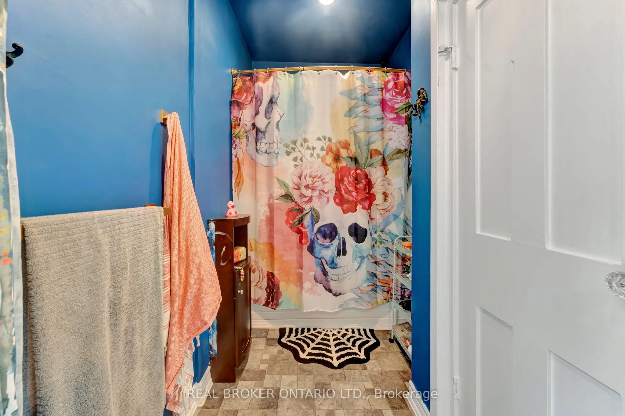 16 Stover Street S