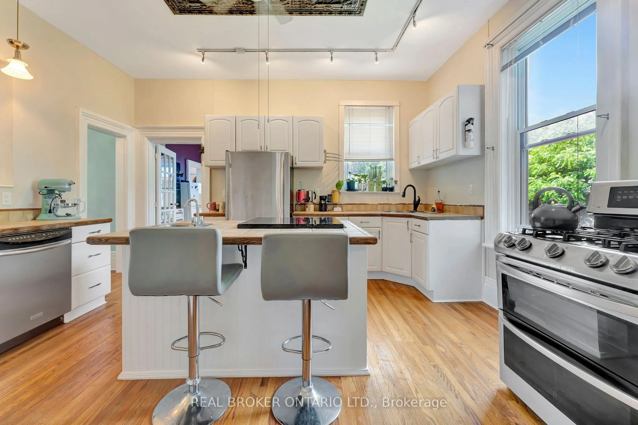 16 Stover Street S