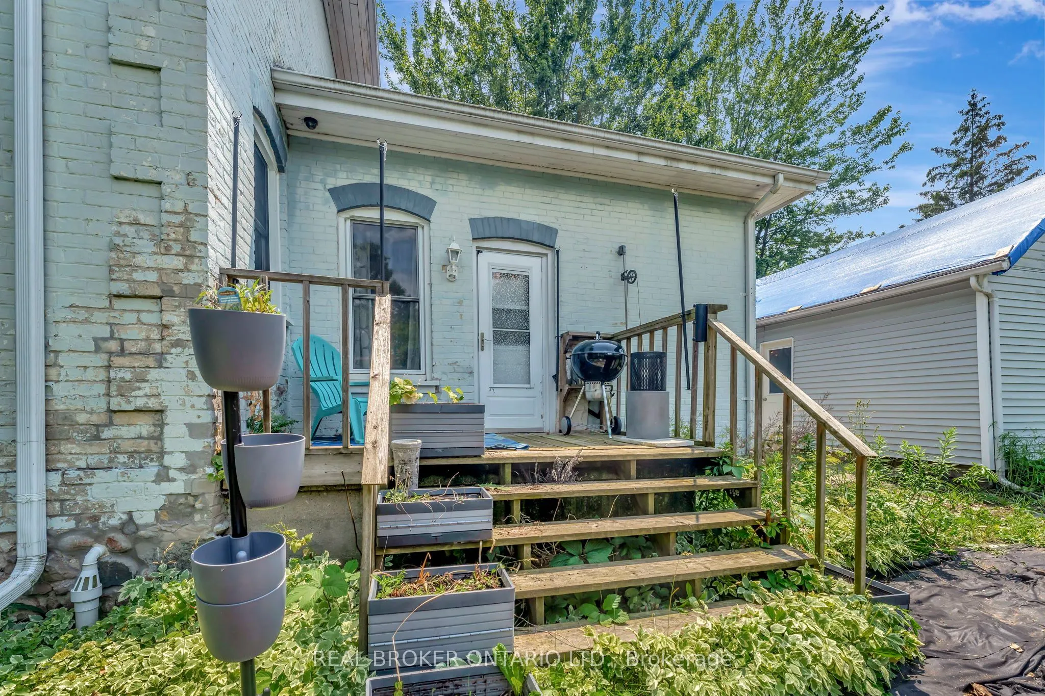 16 Stover Street S