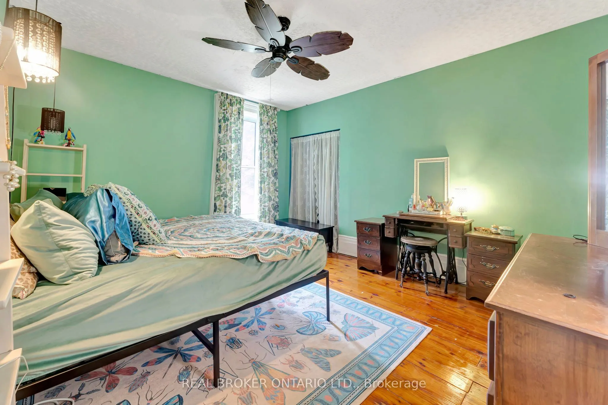 16 Stover Street S