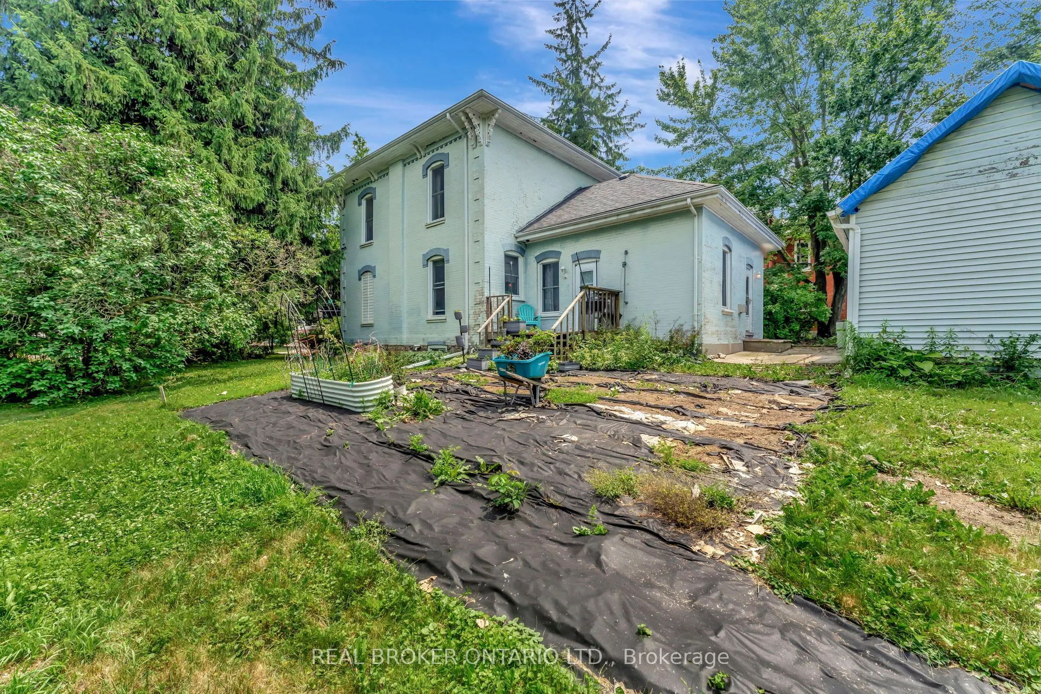 16 Stover Street S