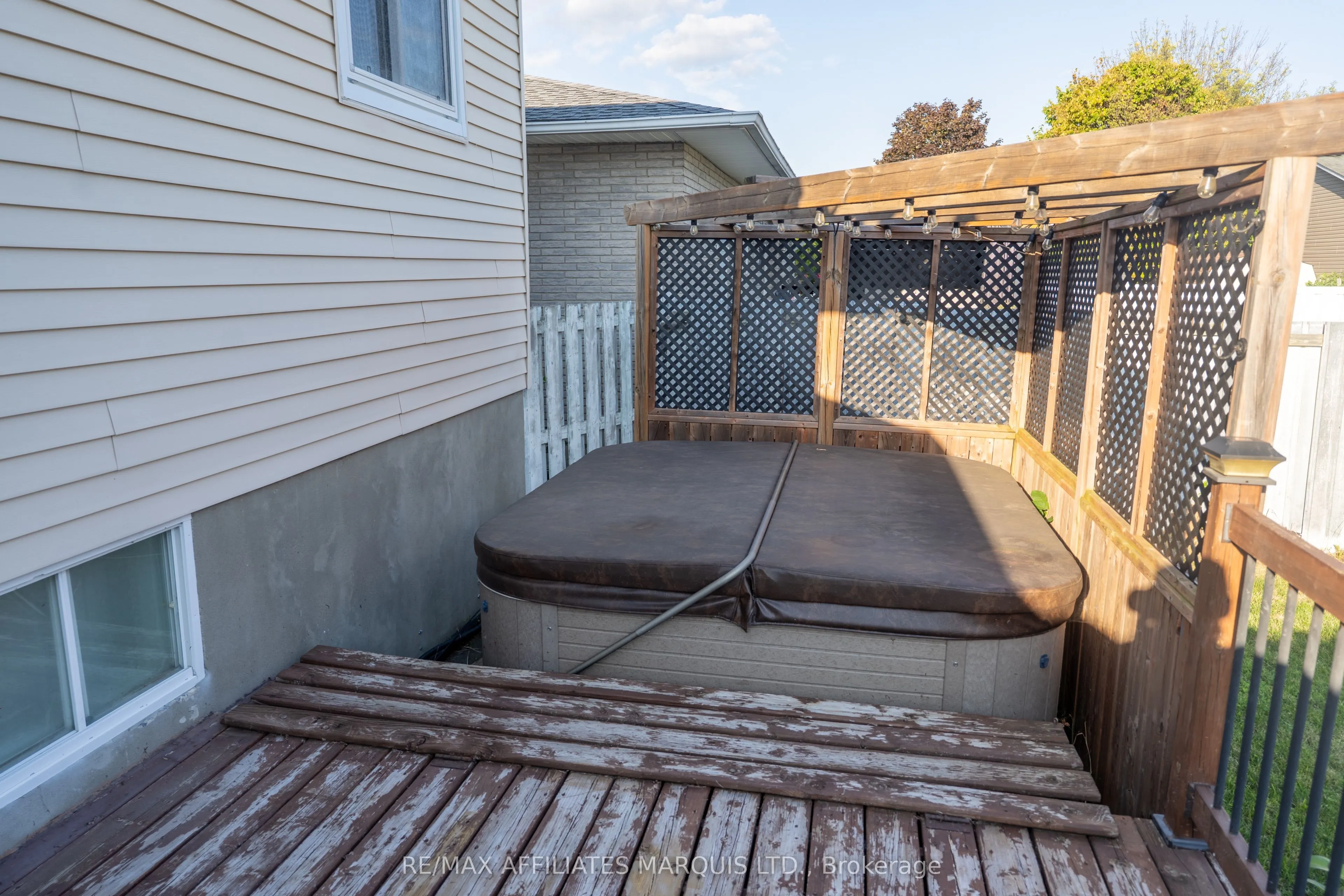 1619 First Street E