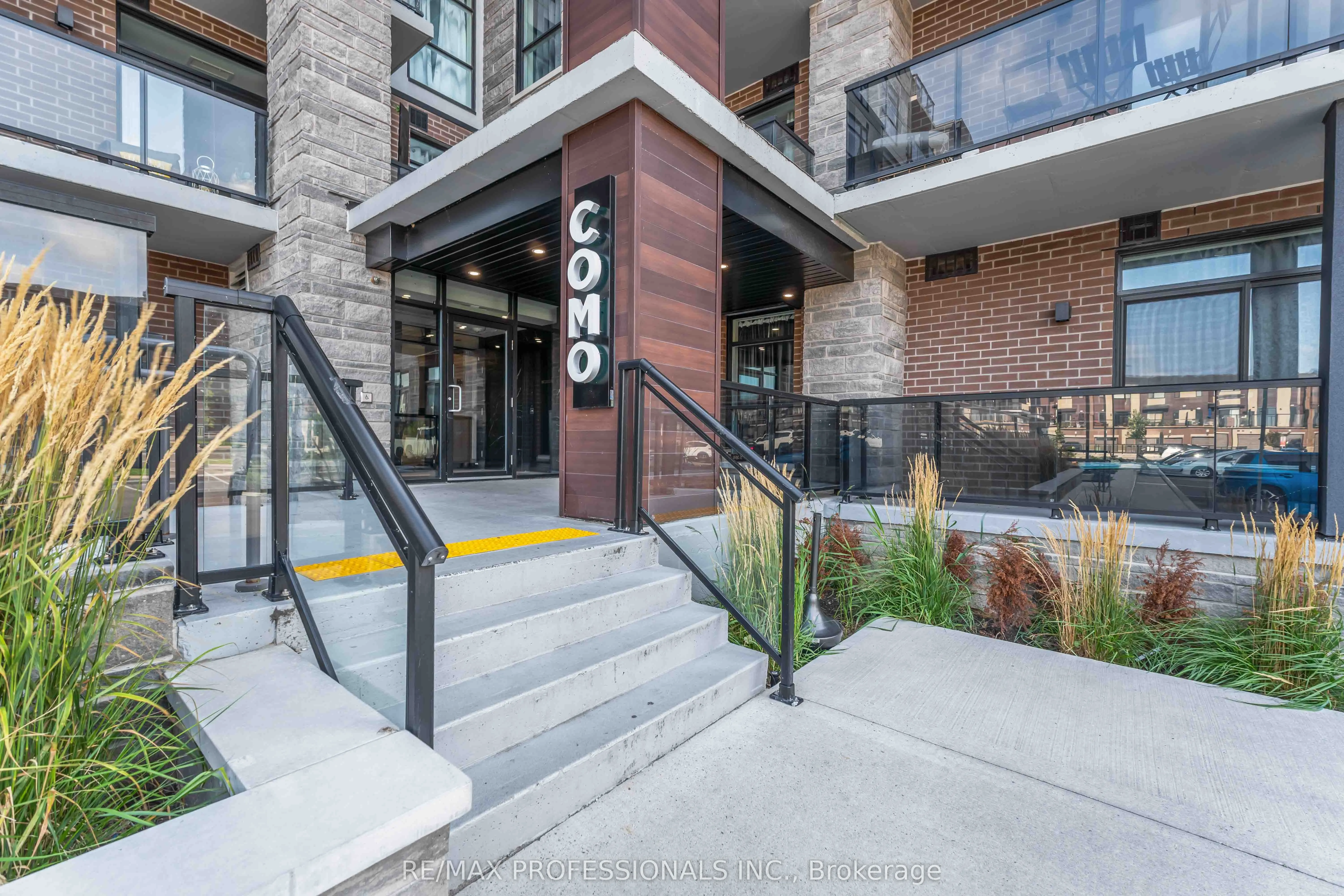 600 North Service Road, #207