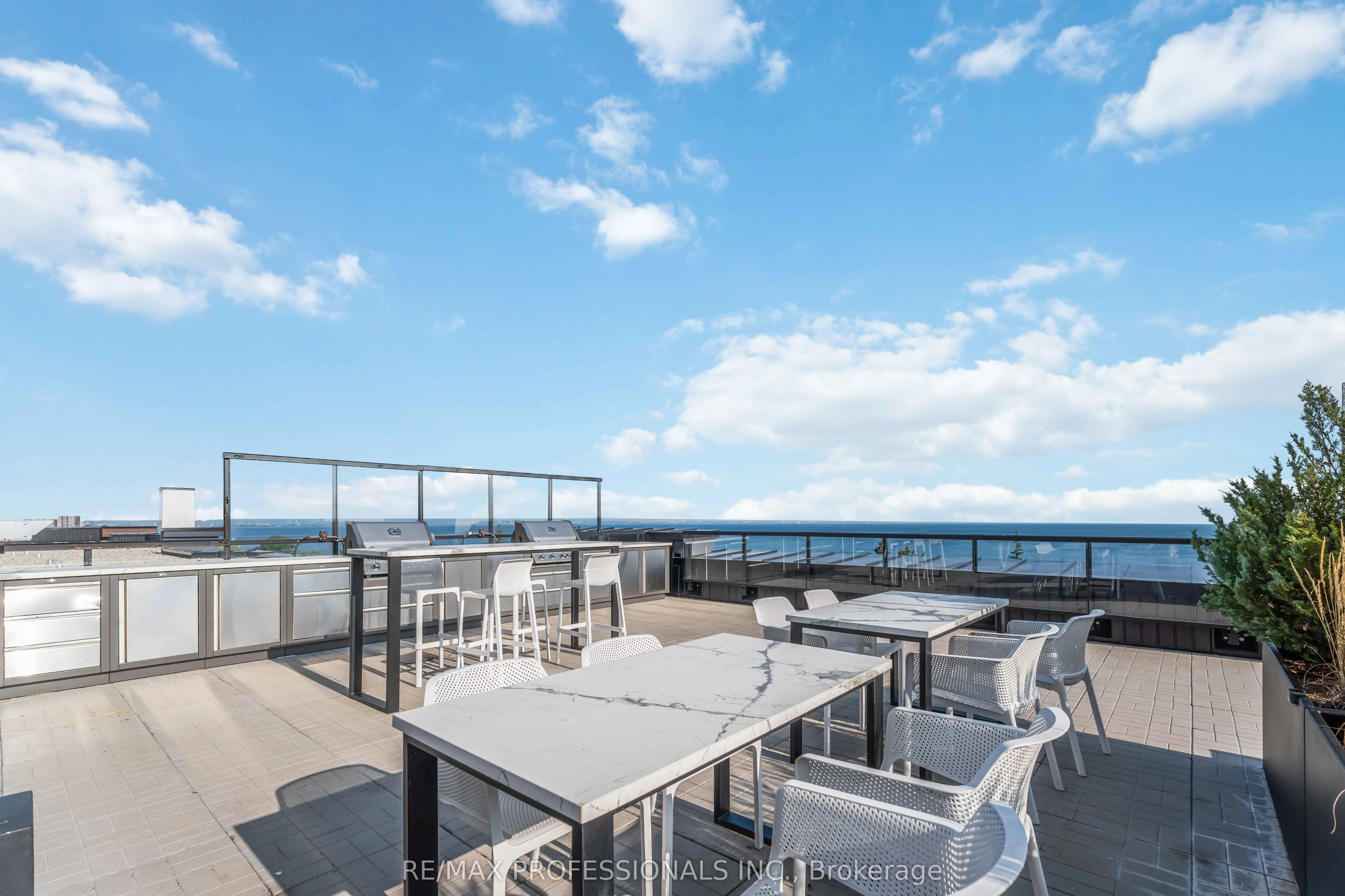 600 North Service Road, #207