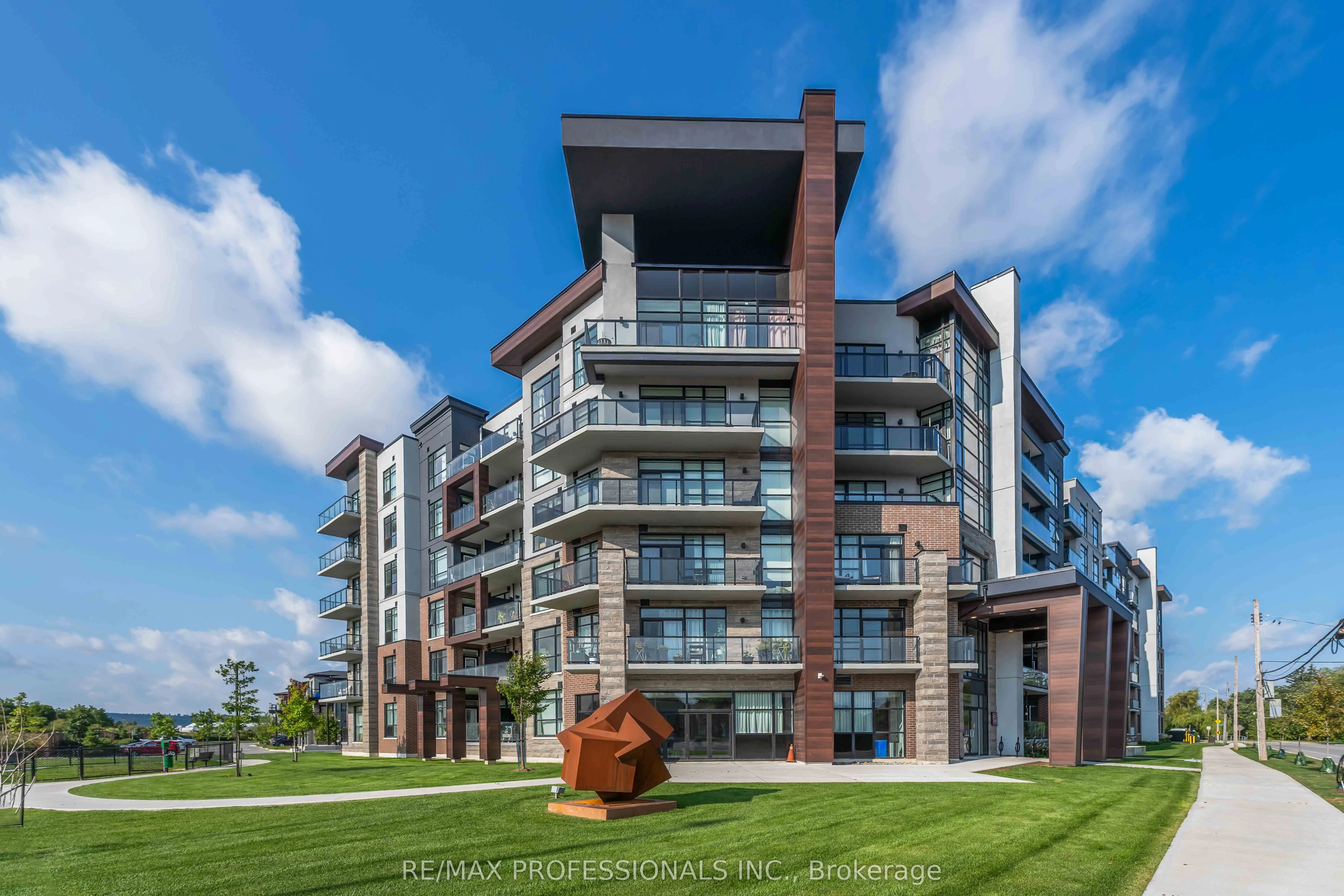 600 North Service Road, #207