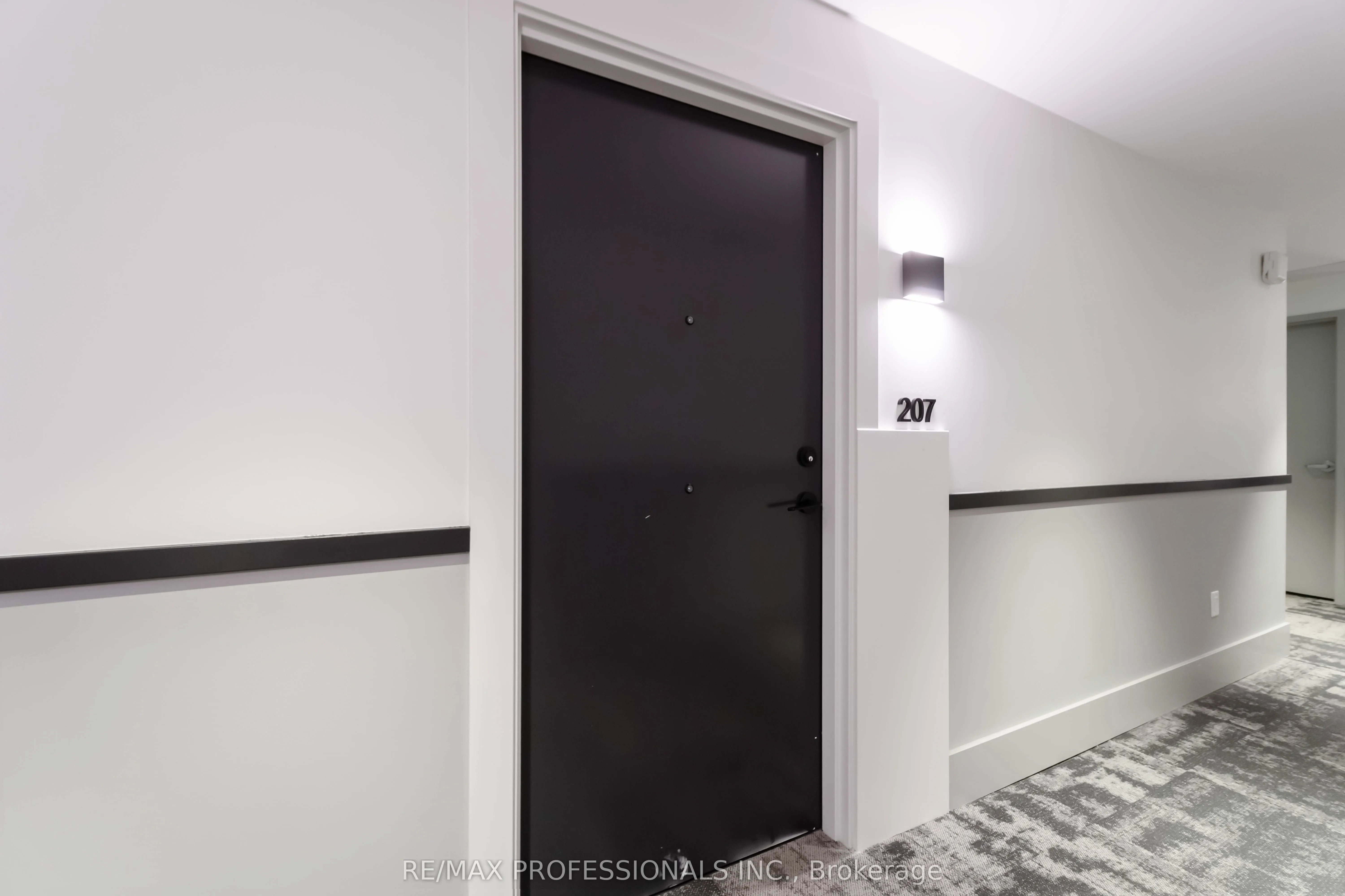 600 North Service Road, #207