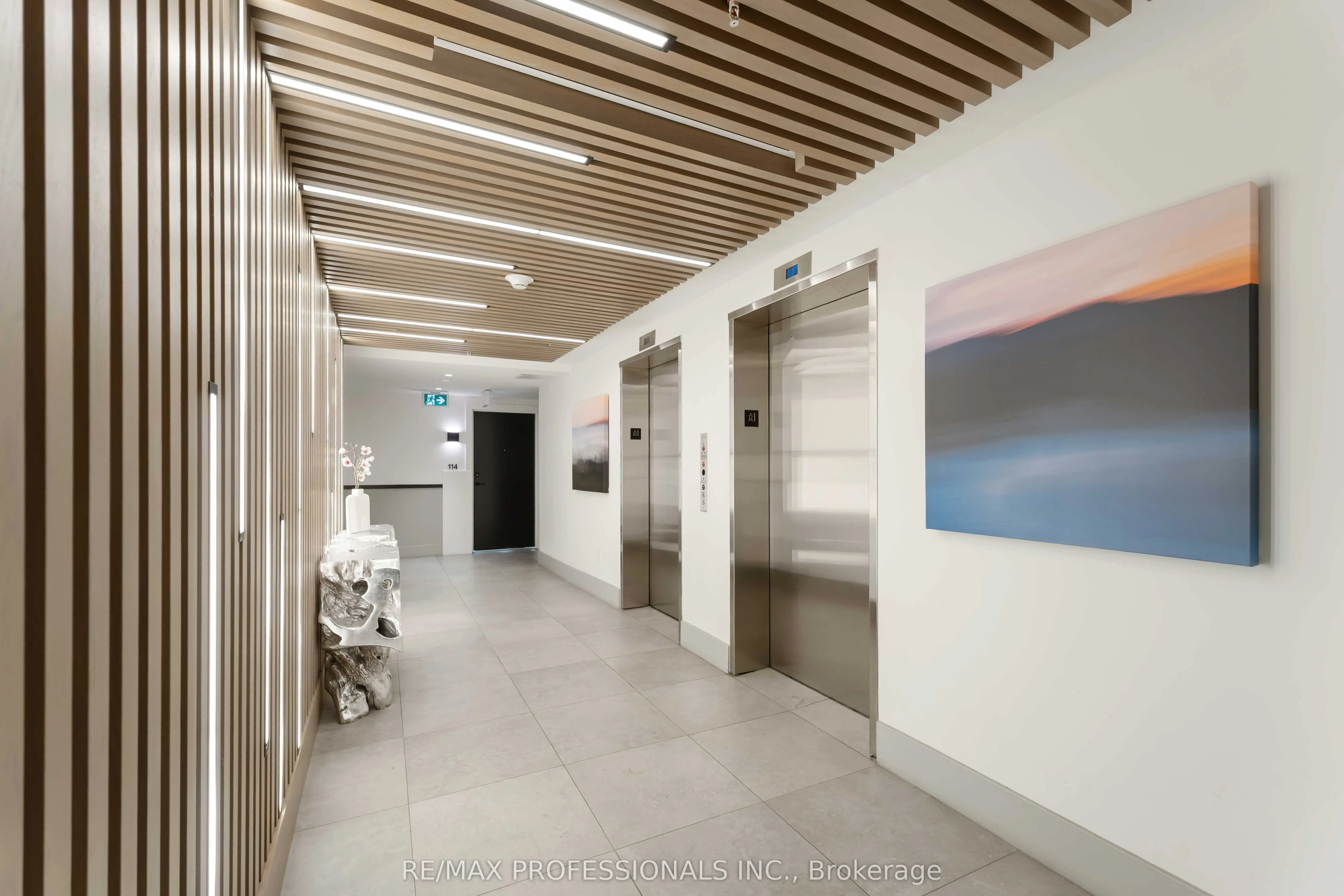 600 North Service Road, #207