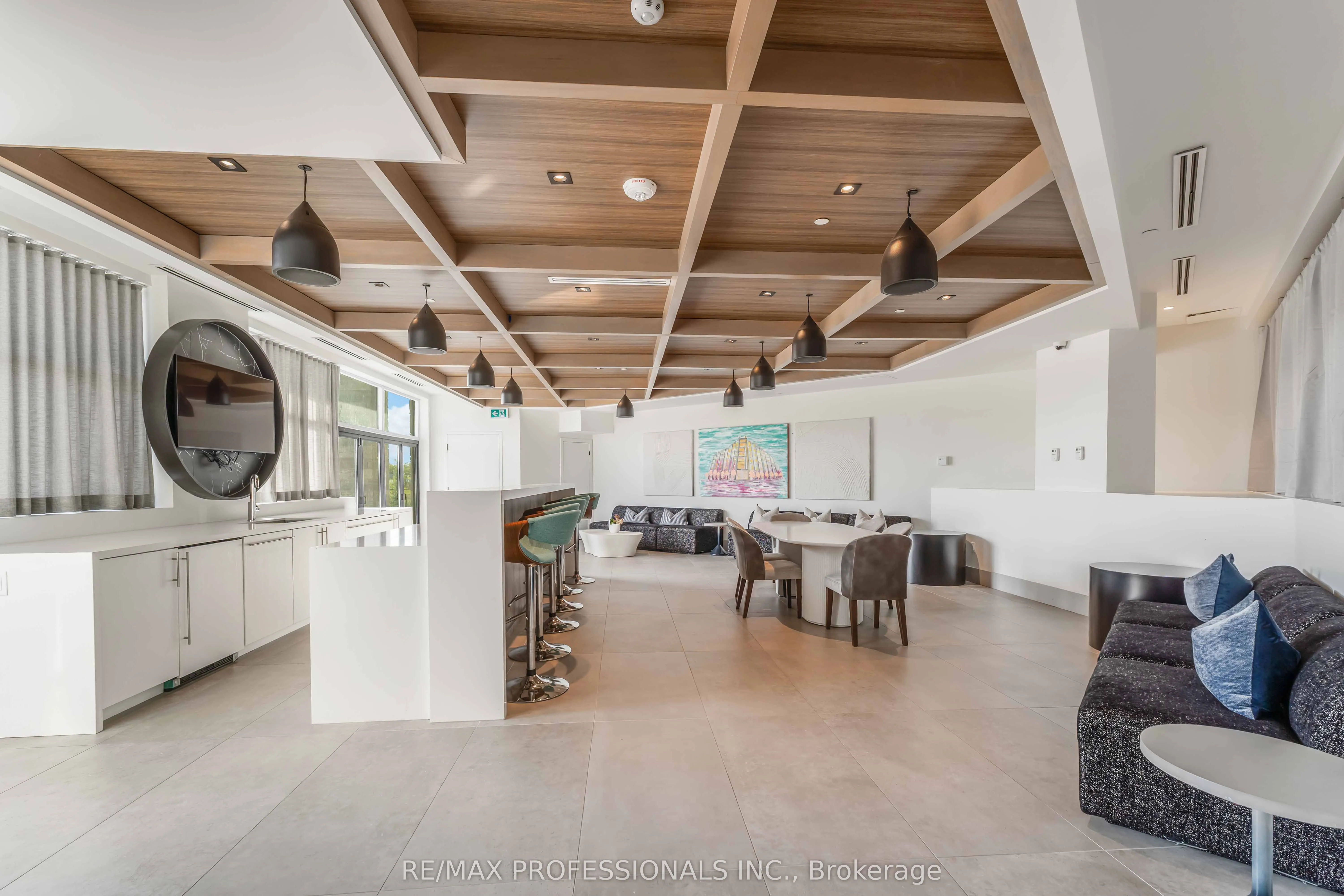 600 North Service Road, #207