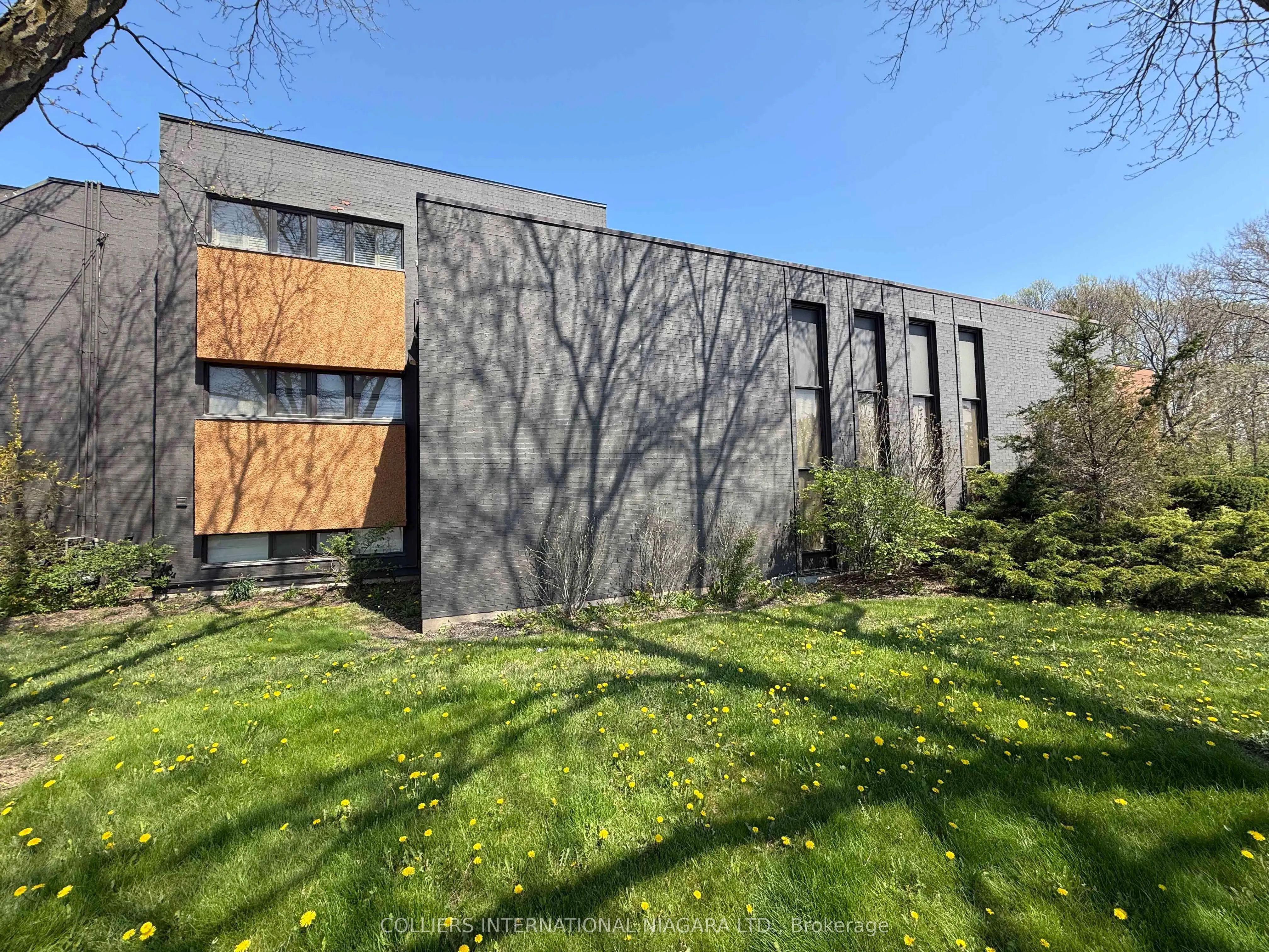 320 Vine Street