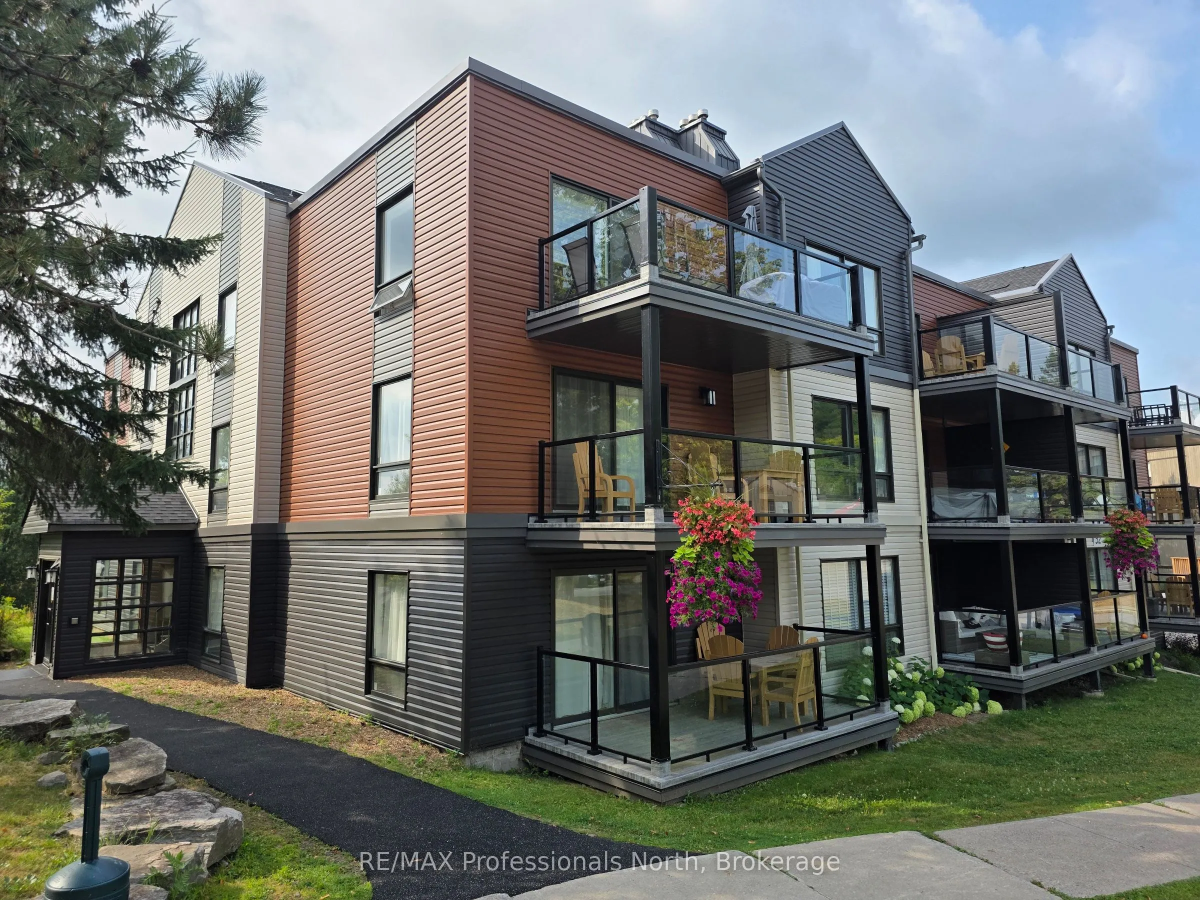 1235 Deerhurst Drive, #52-203