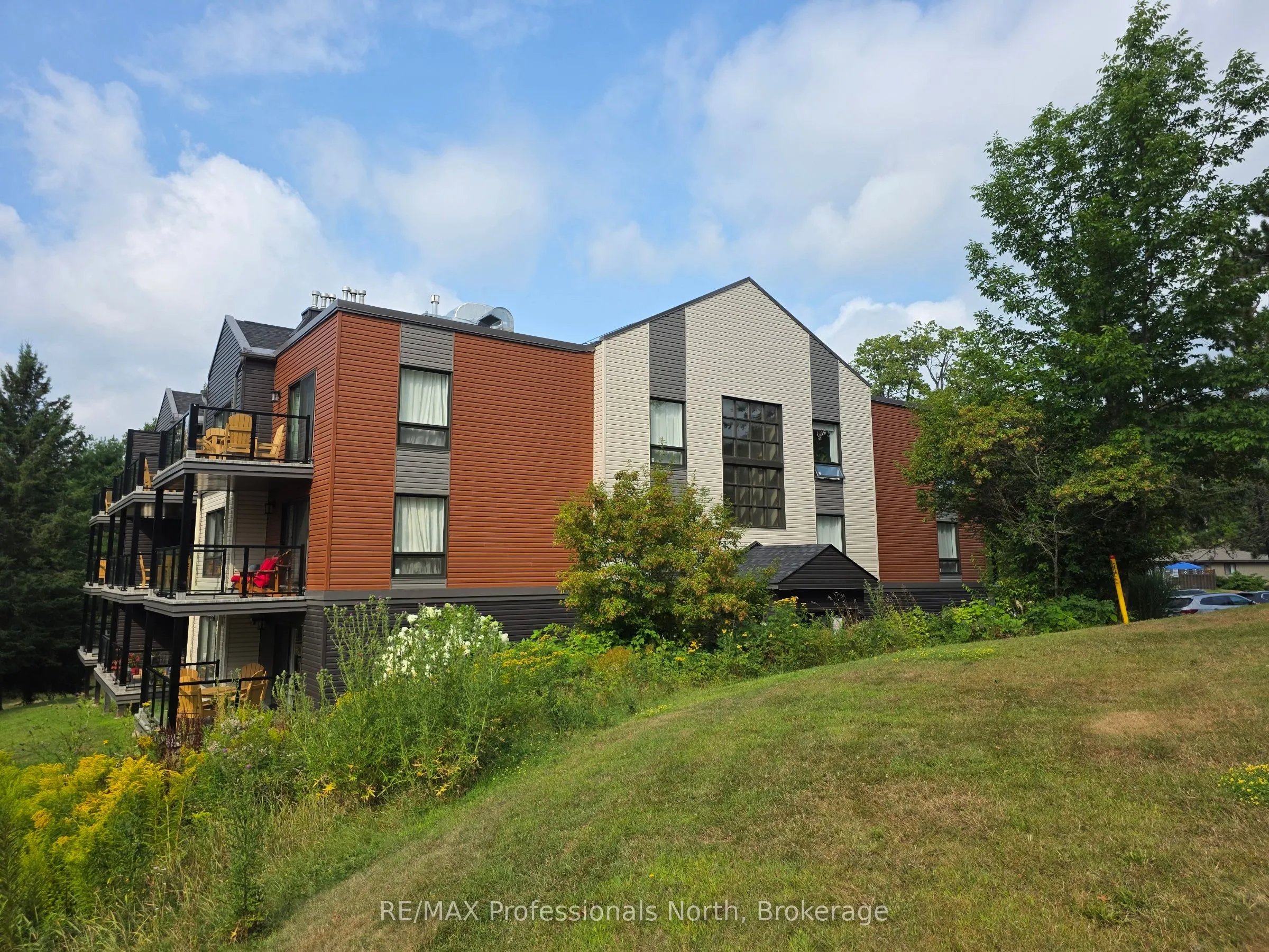 1235 Deerhurst Drive, #52-203