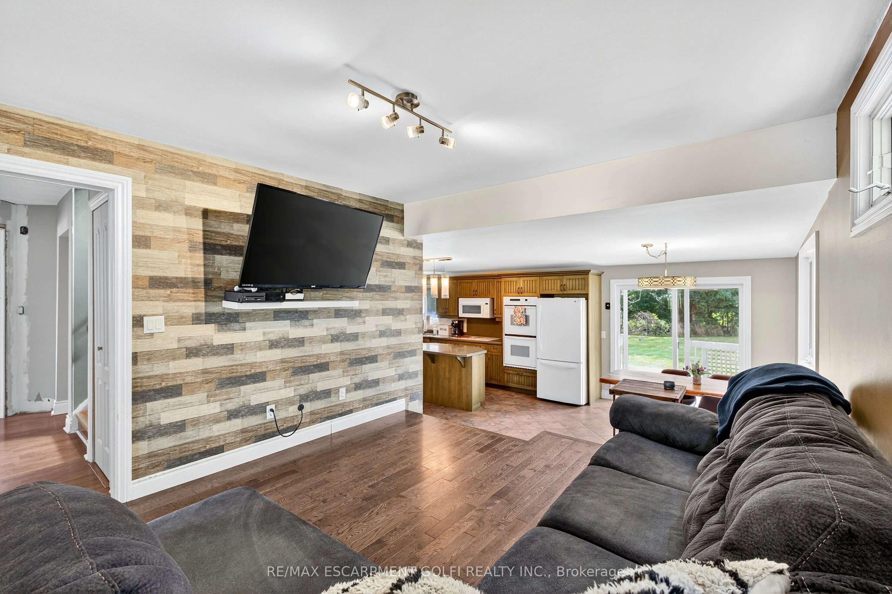 1671 Third Street Louth