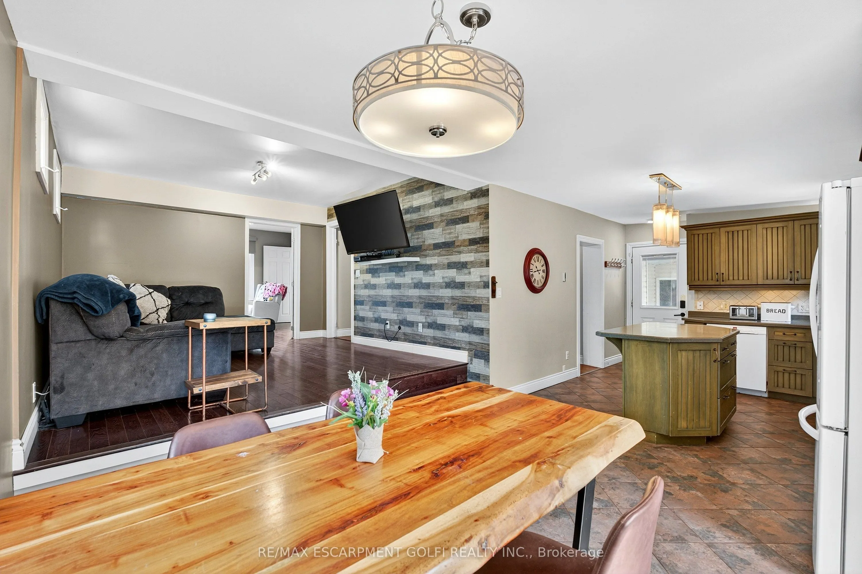 1671 Third Street Louth