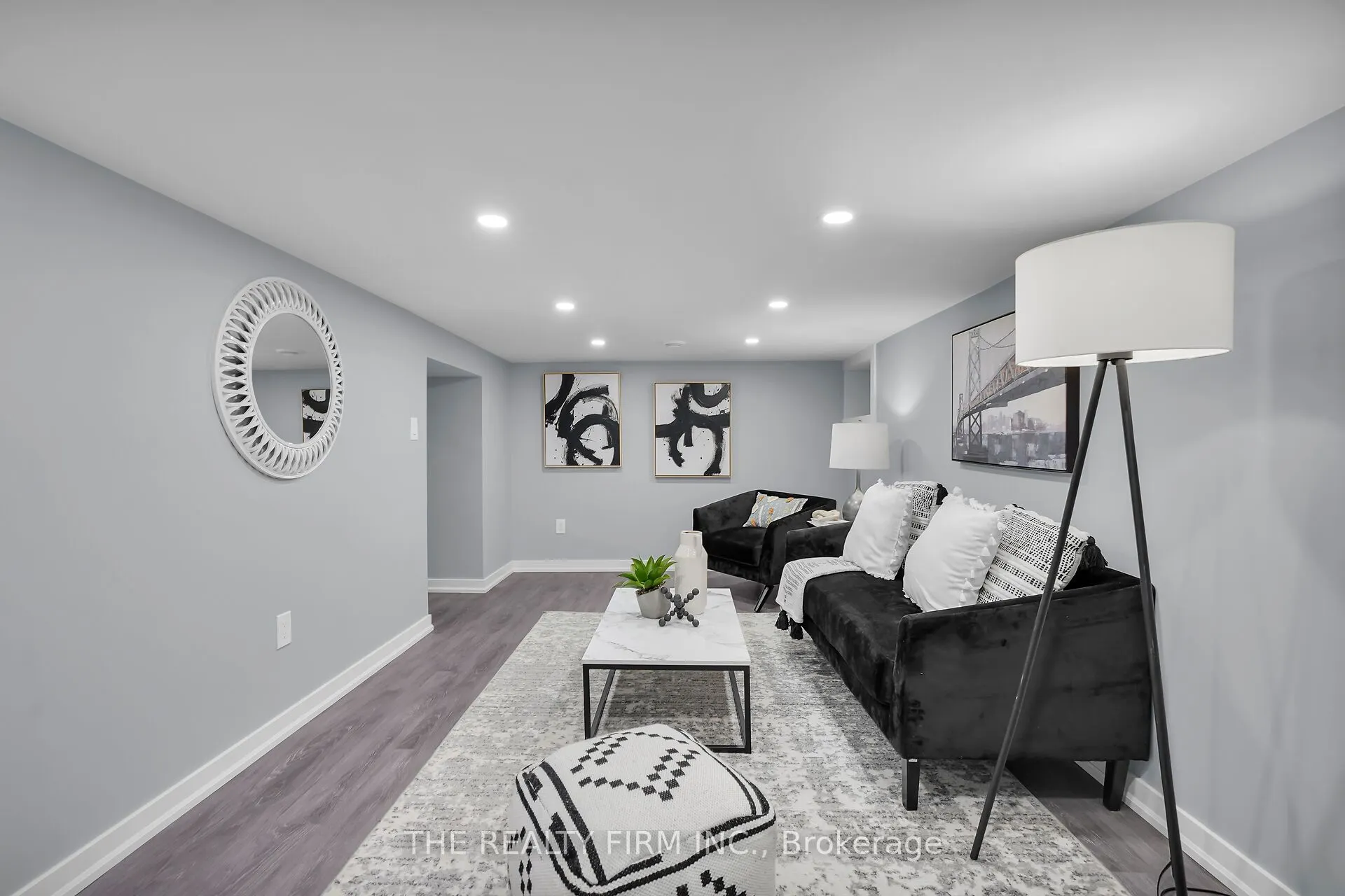 31 Briscoe Street W