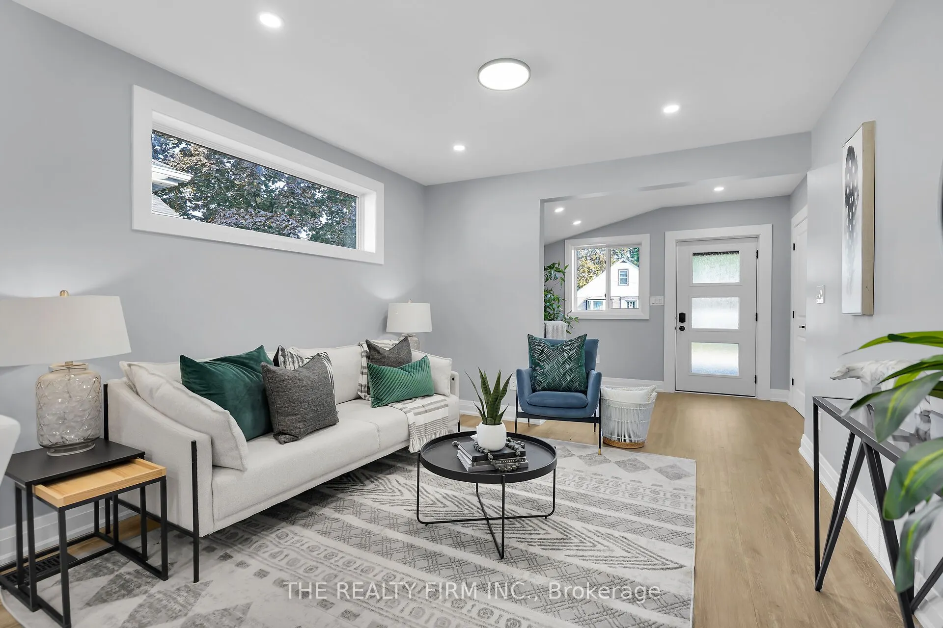 31 Briscoe Street W