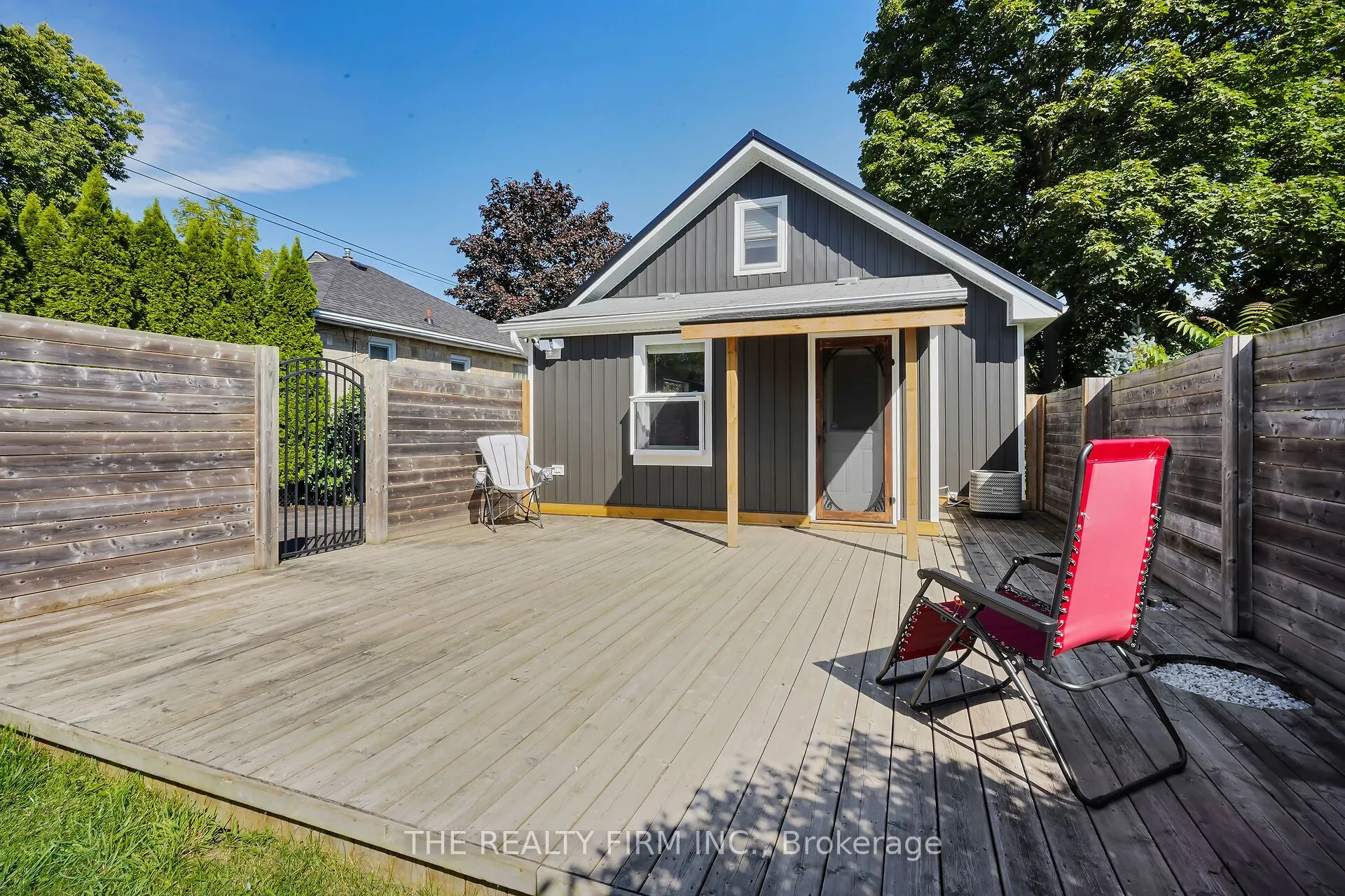 31 Briscoe Street W
