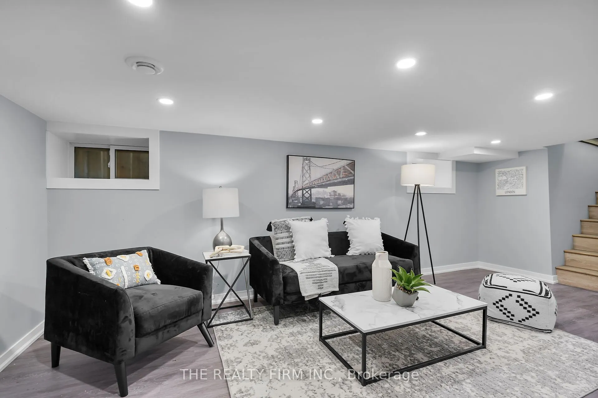 31 Briscoe Street W