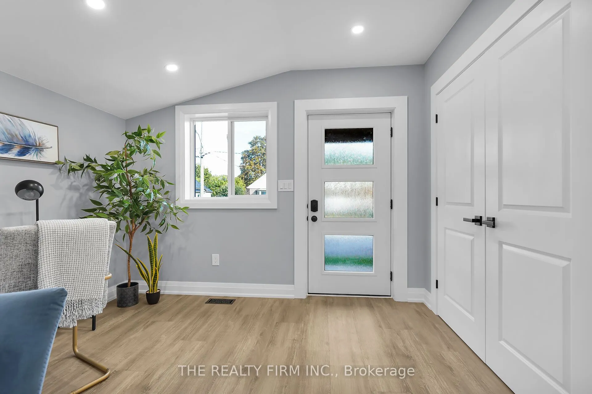 31 Briscoe Street W