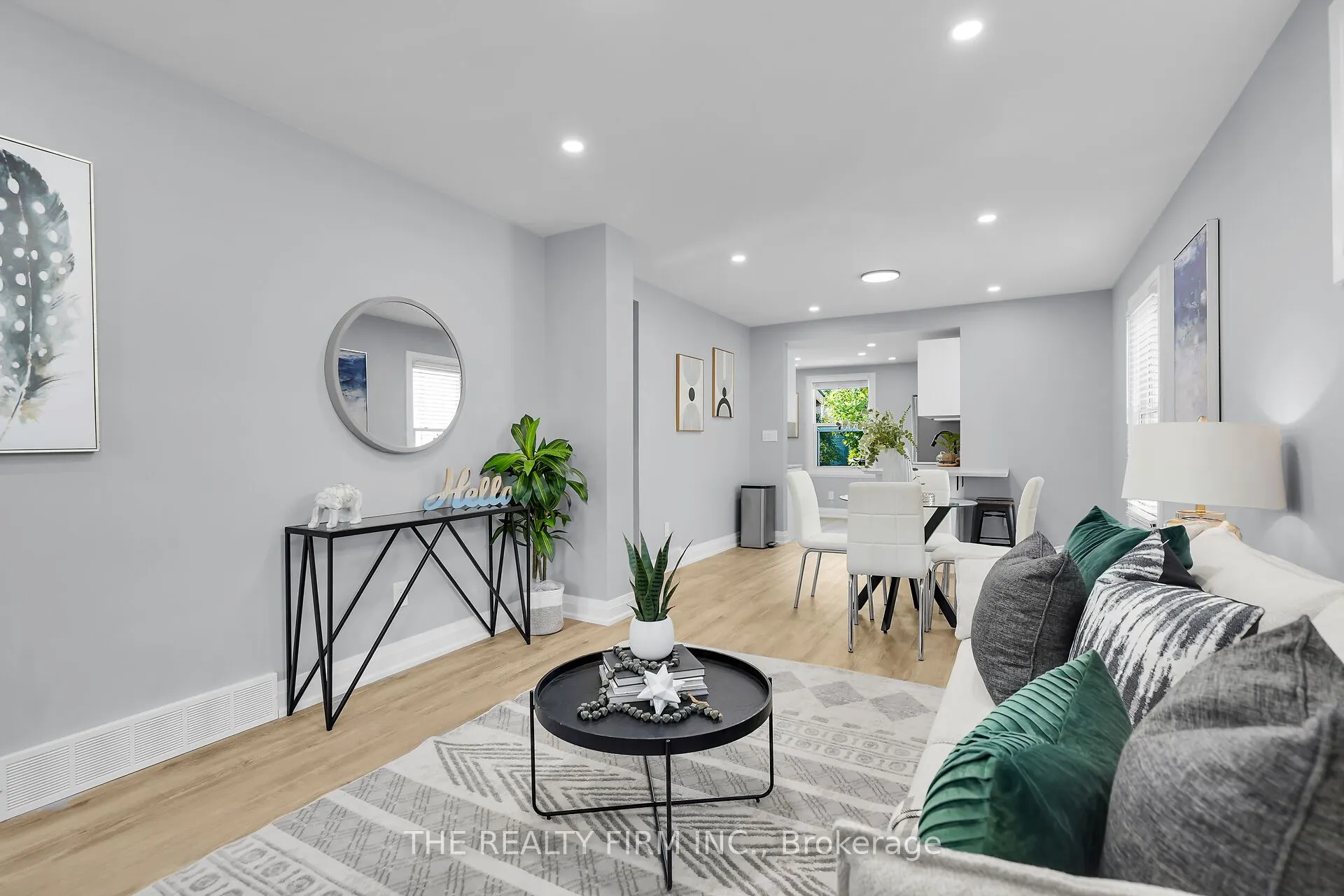 31 Briscoe Street W