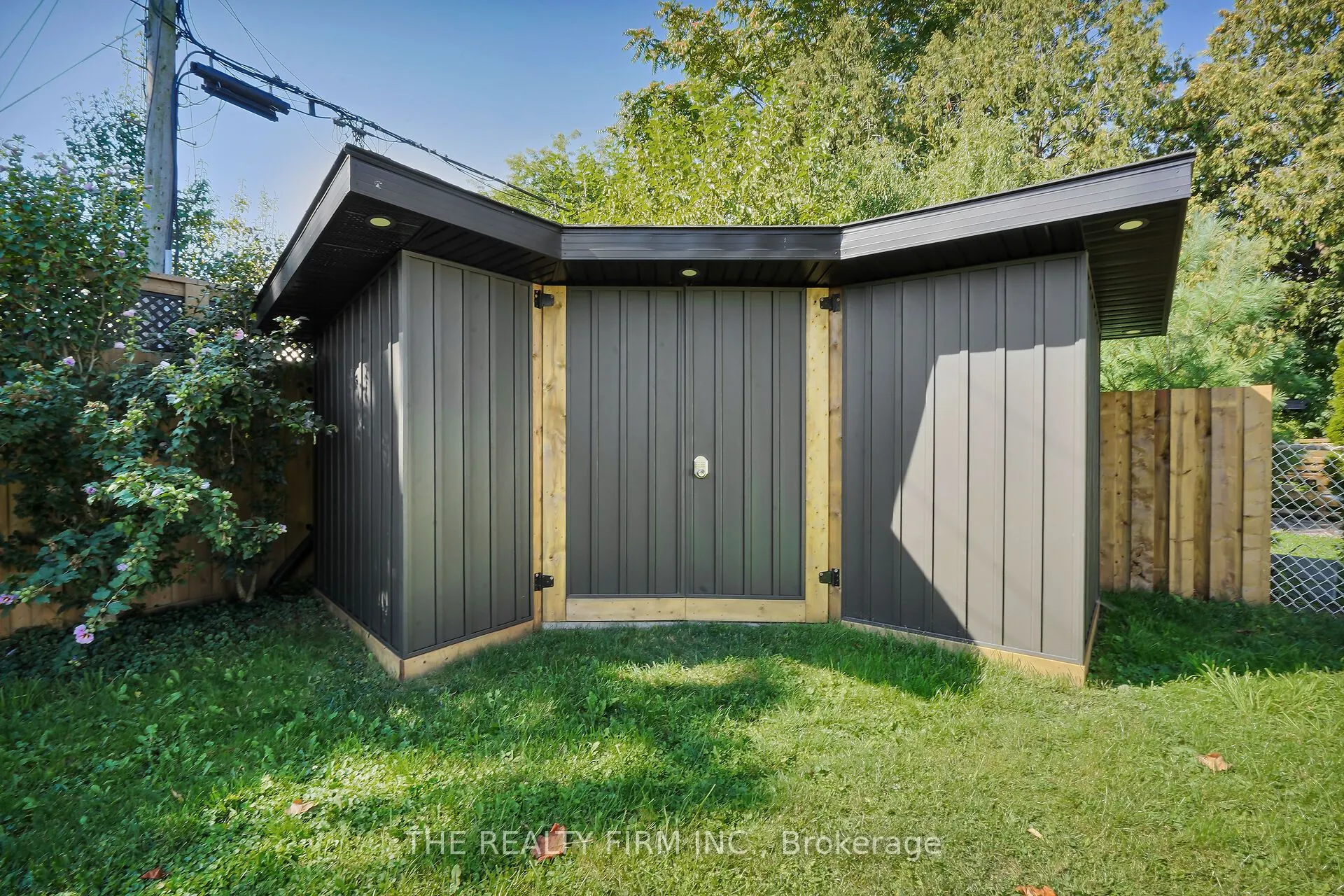 31 Briscoe Street W