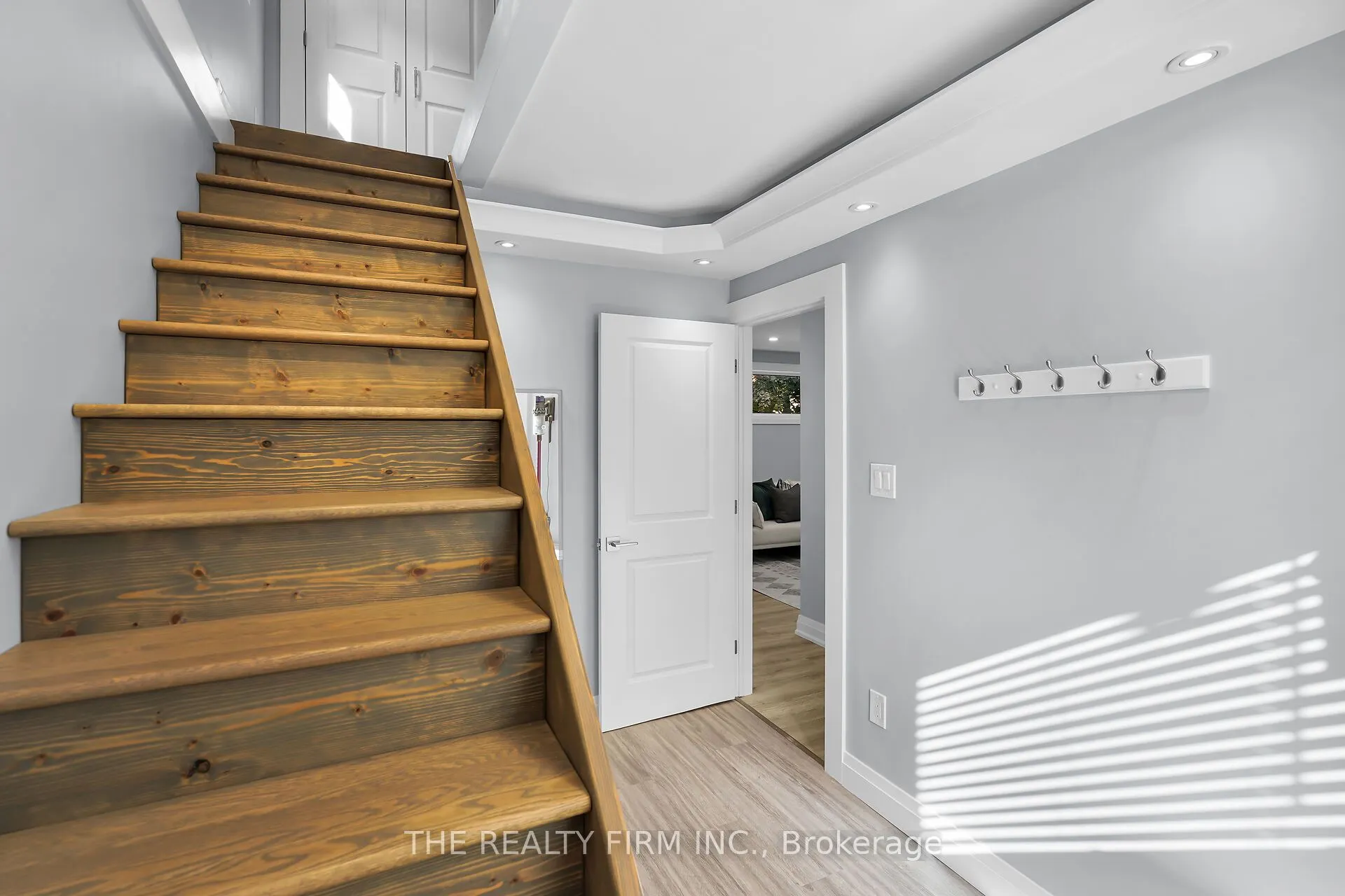 31 Briscoe Street W