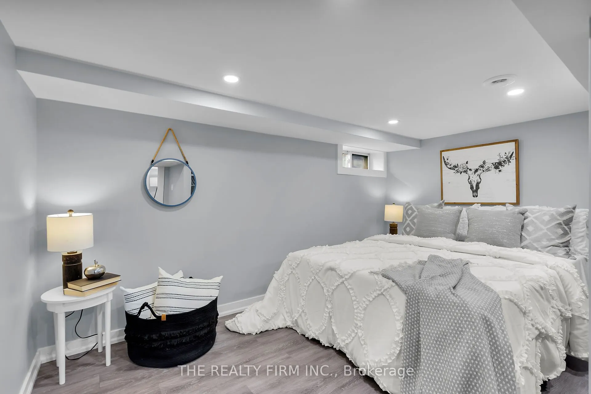 31 Briscoe Street W