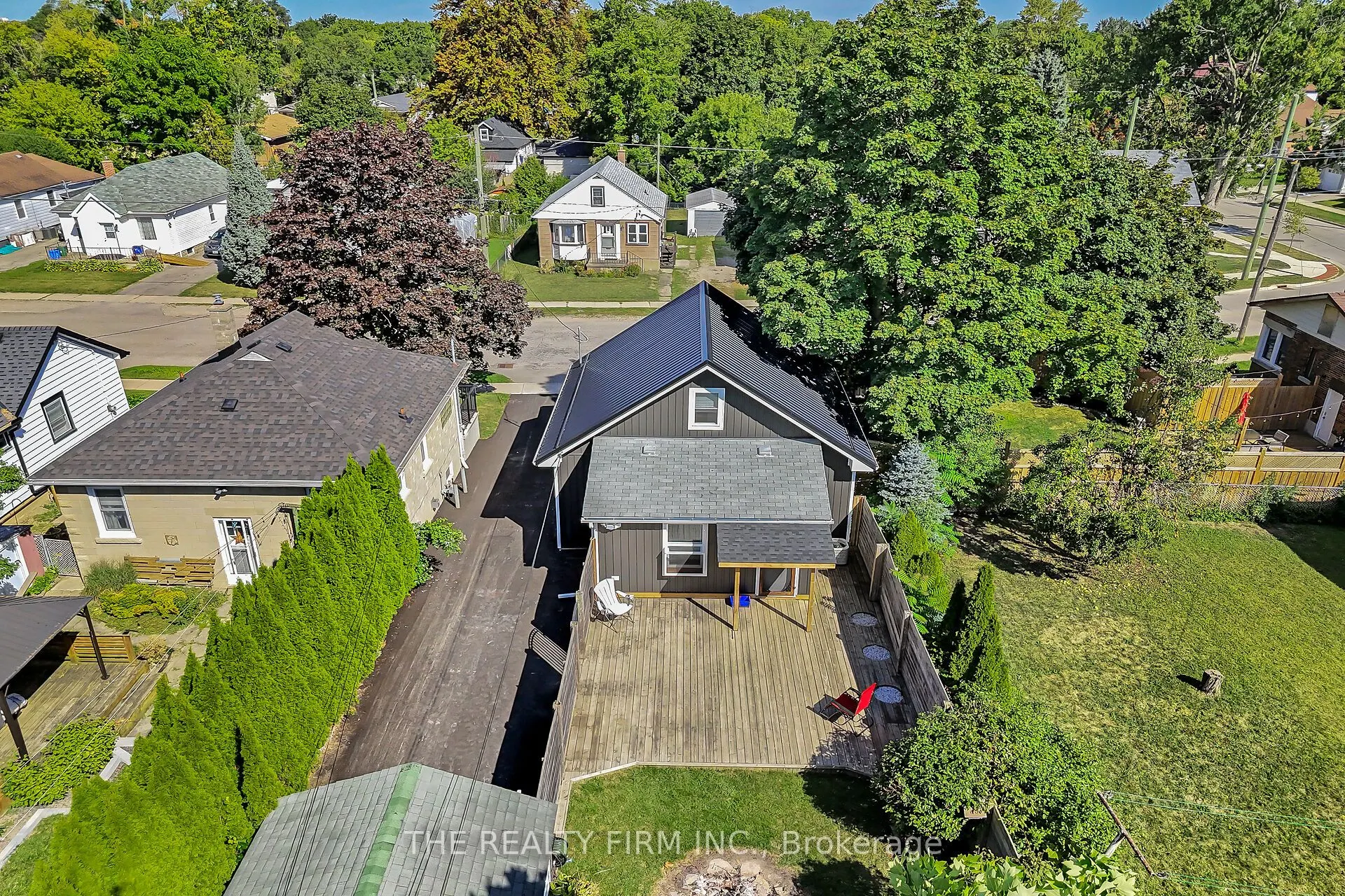 31 Briscoe Street W