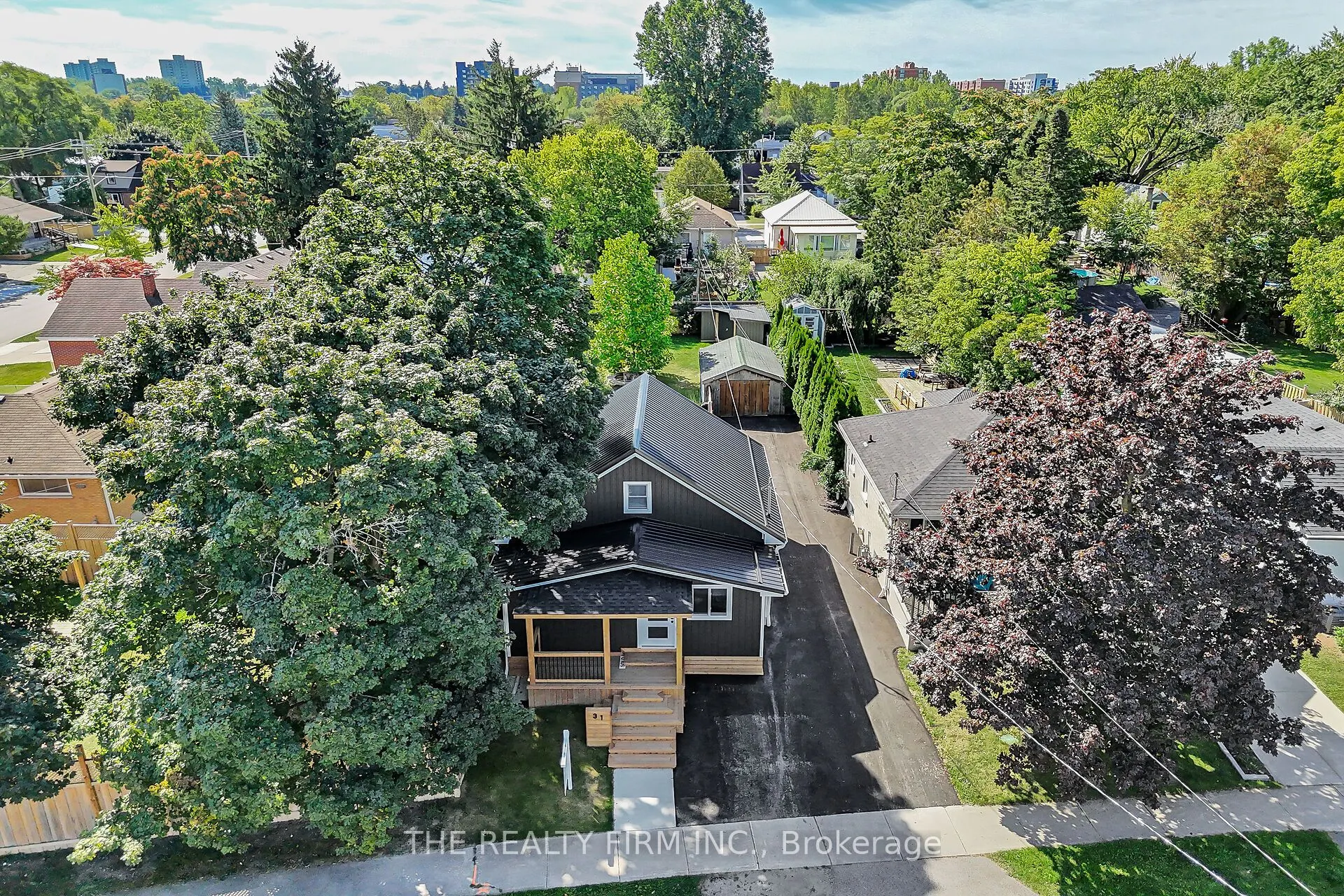 31 Briscoe Street W