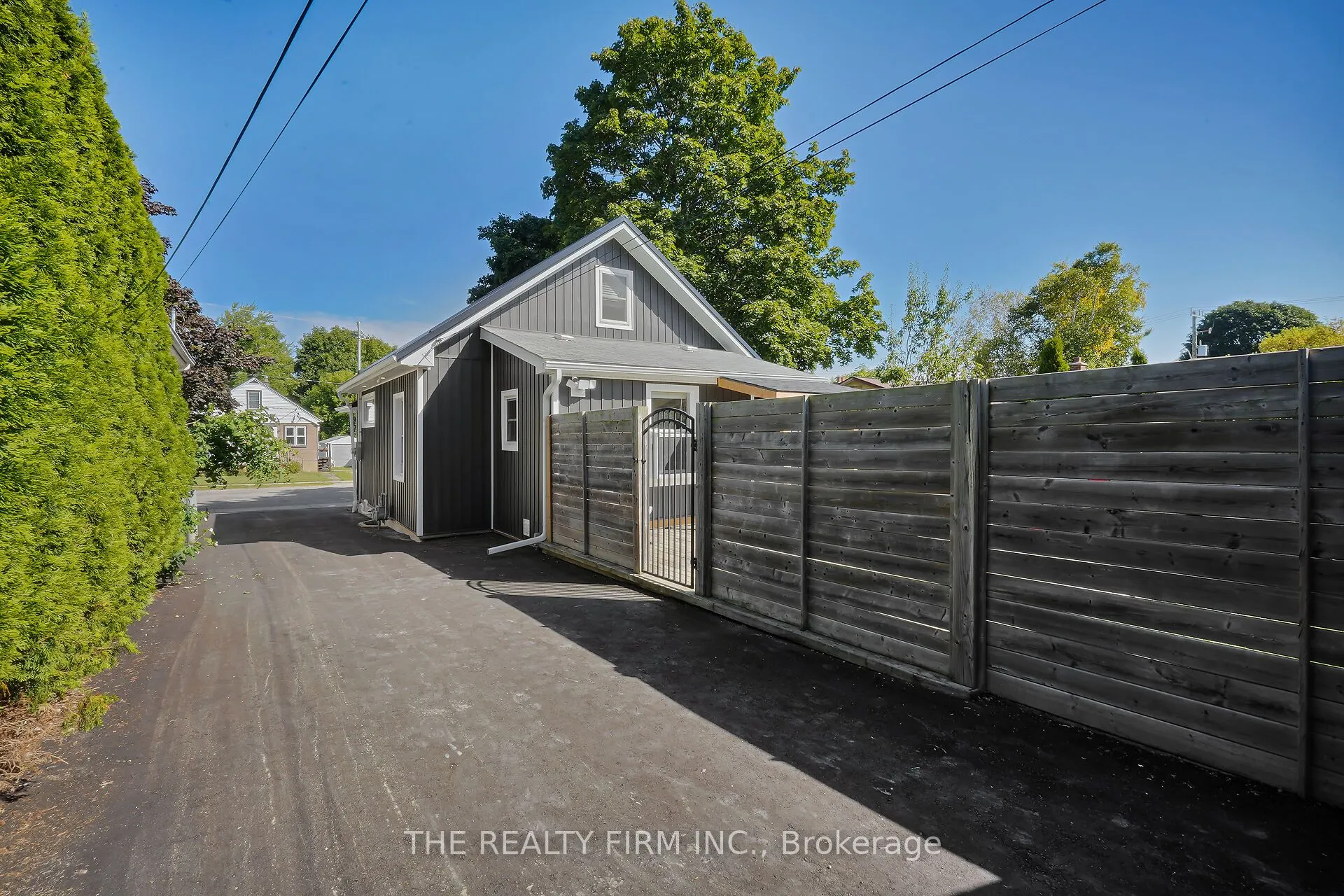 31 Briscoe Street W