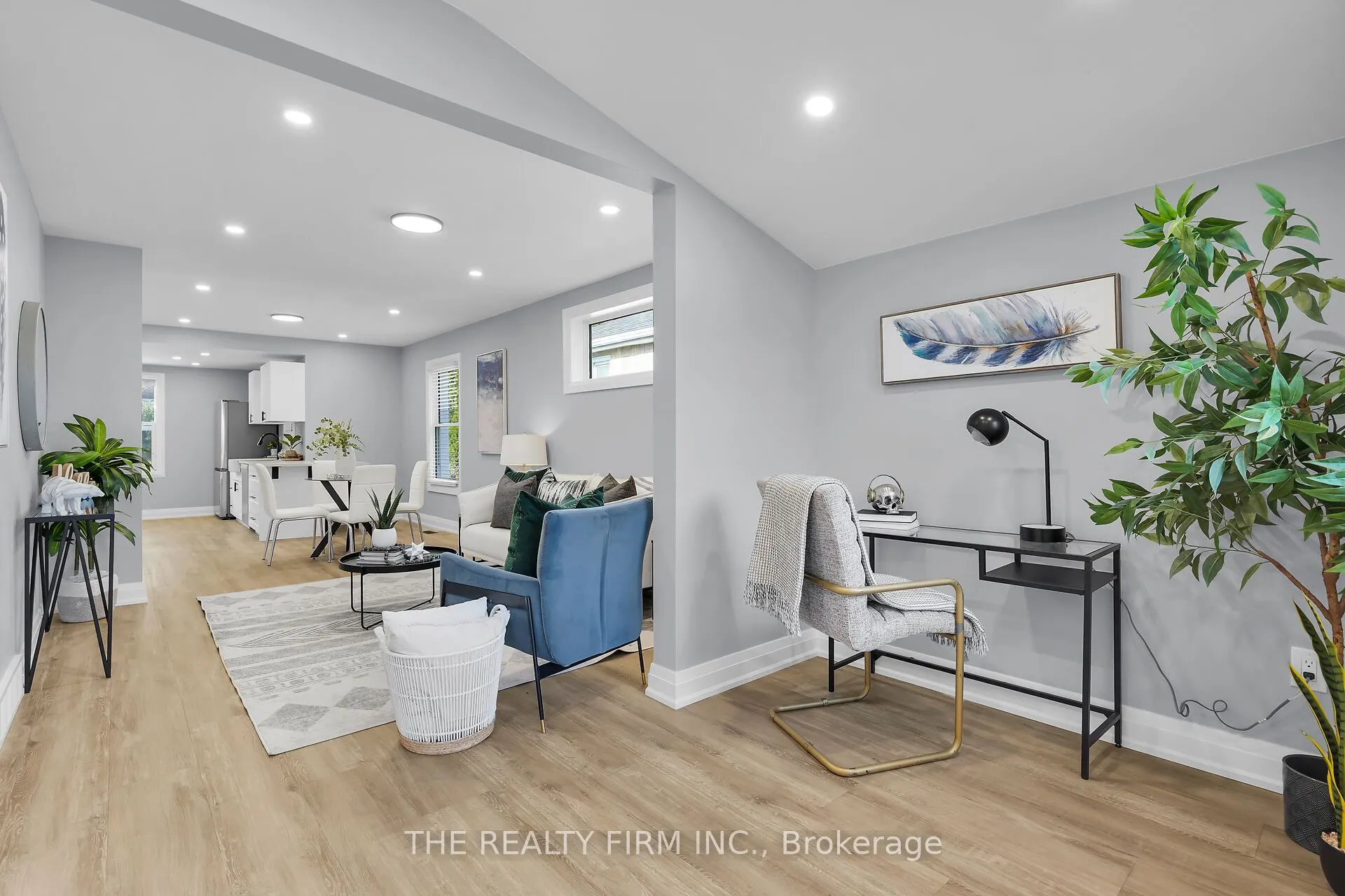 31 Briscoe Street W