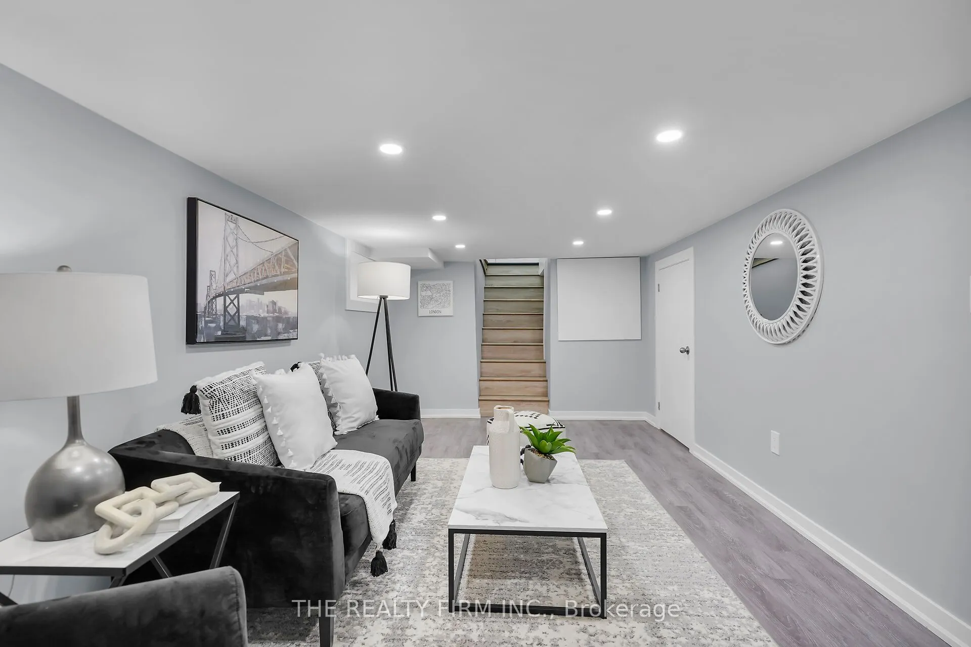 31 Briscoe Street W