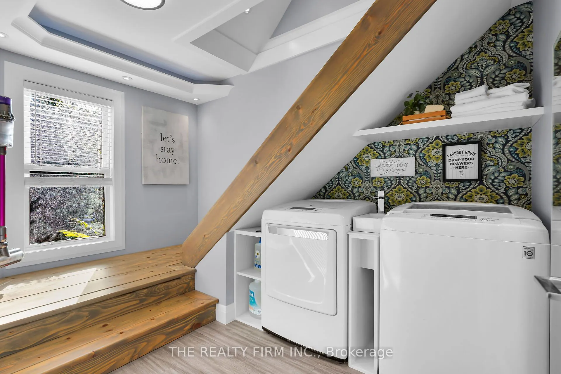 31 Briscoe Street W