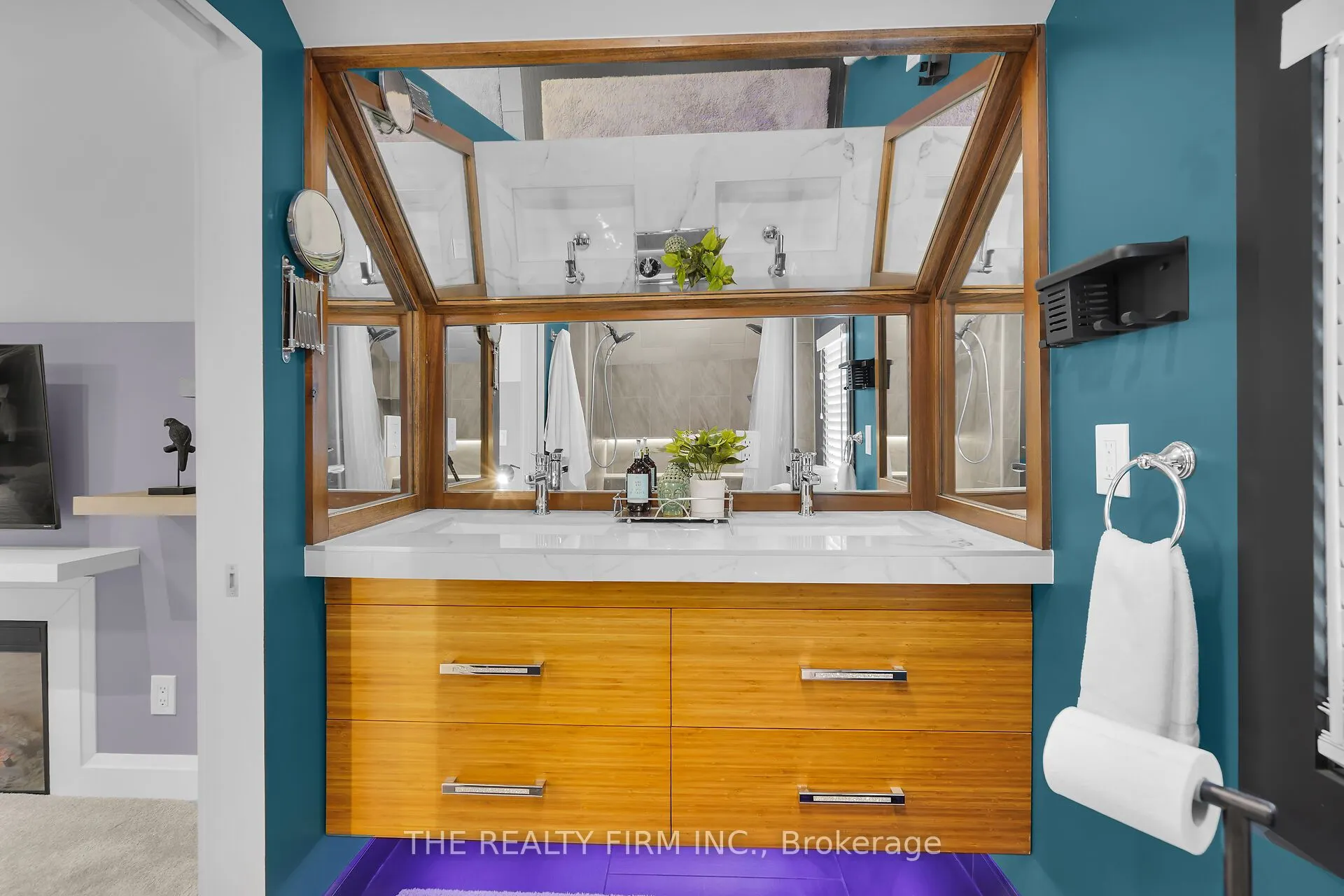31 Briscoe Street W