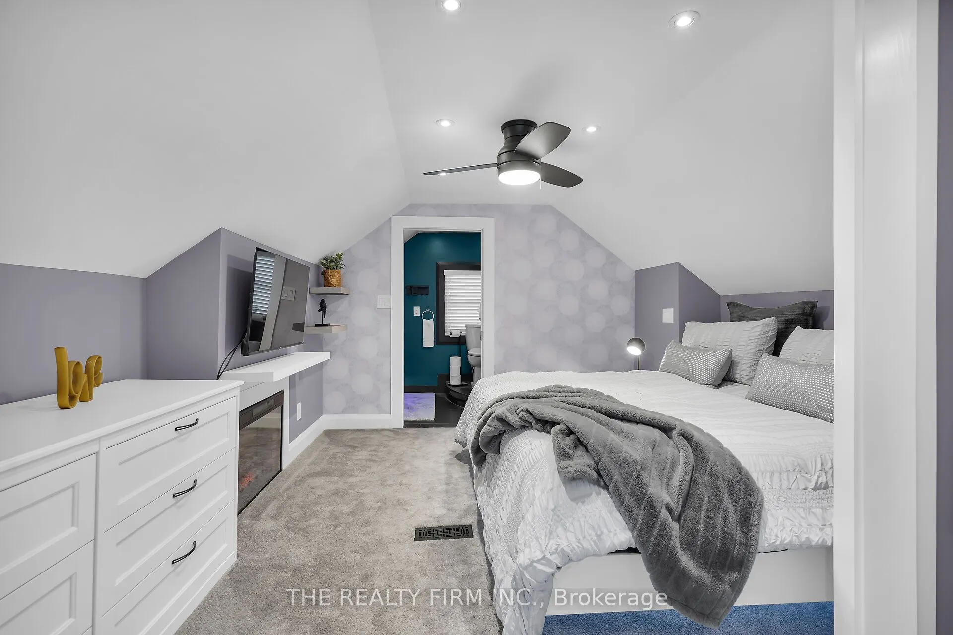 31 Briscoe Street W