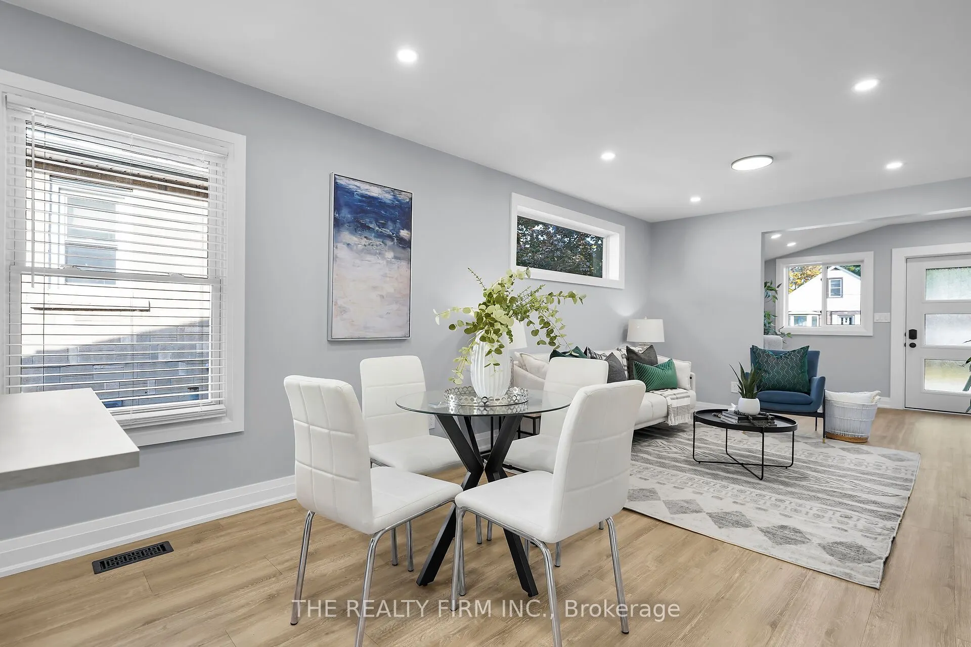 31 Briscoe Street W