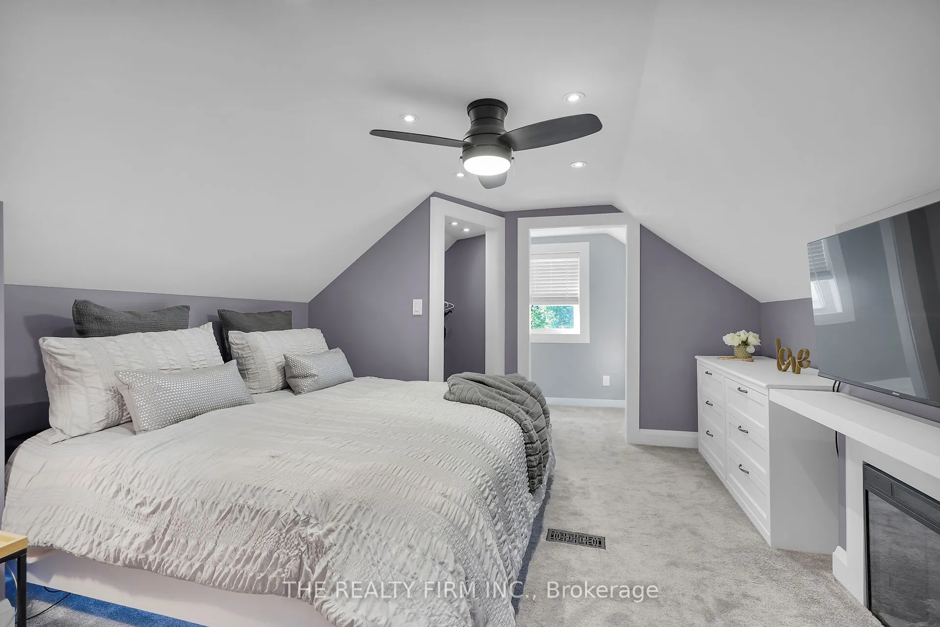 31 Briscoe Street W