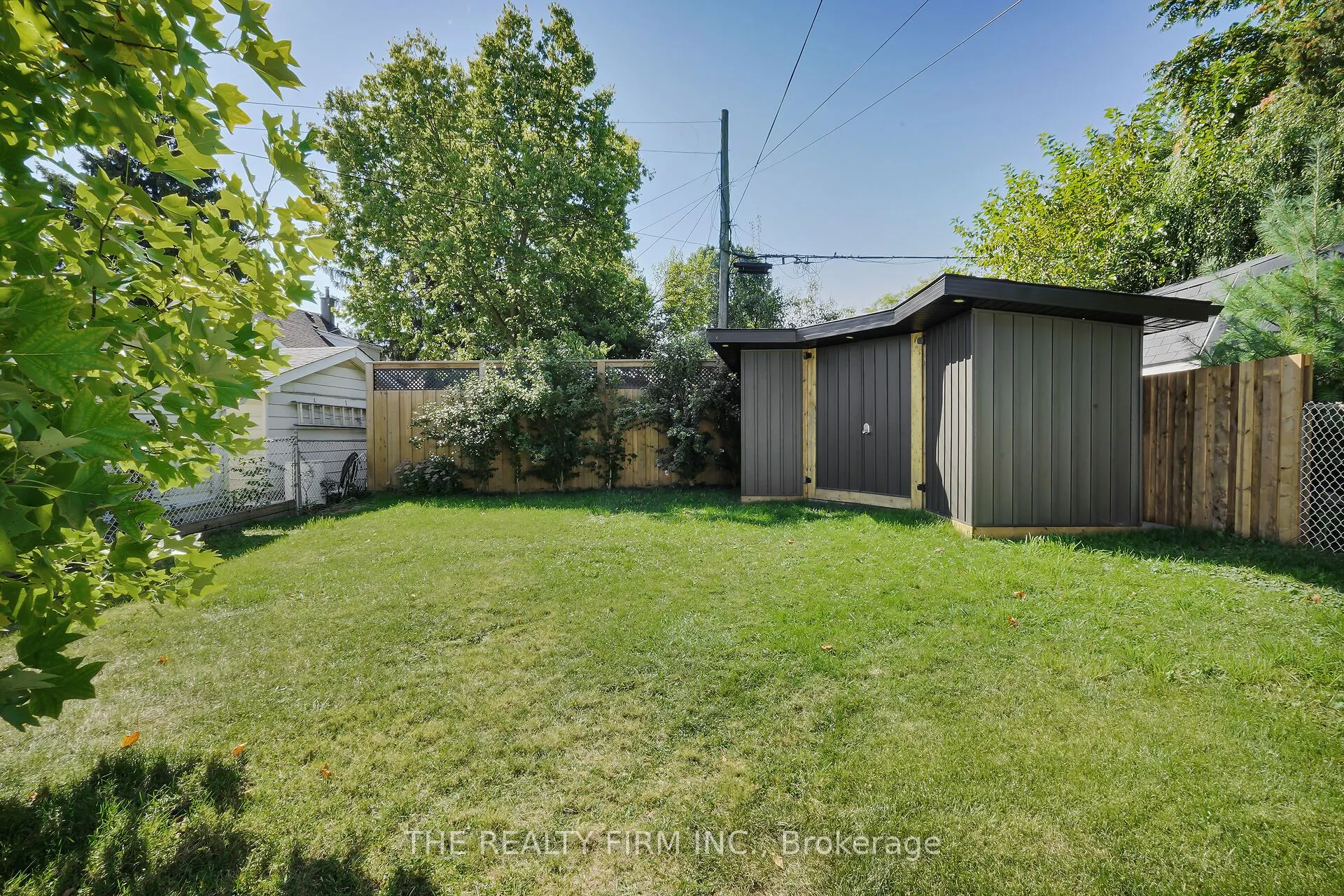 31 Briscoe Street W