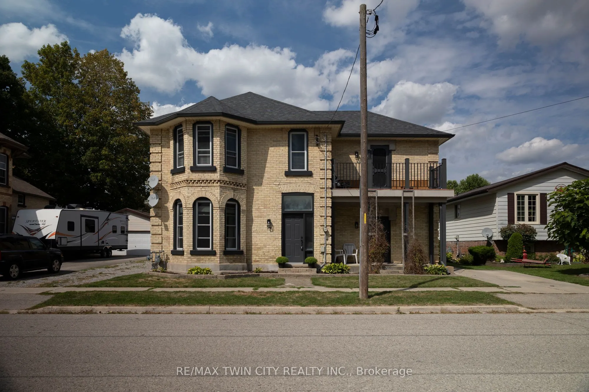 14 ELGIN Street W
